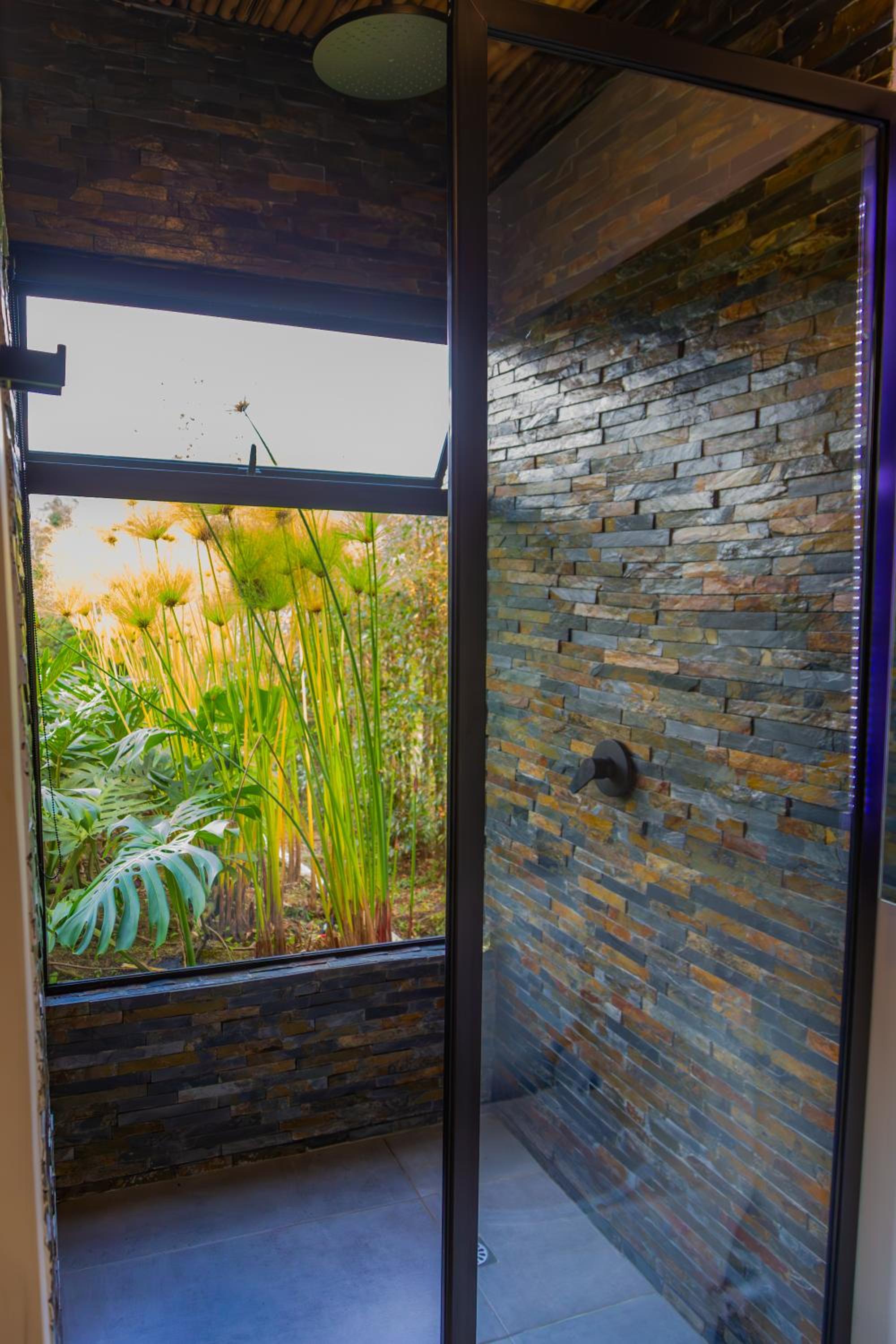 Boskoso Forest Retreat Jacuzzi & Waterfall