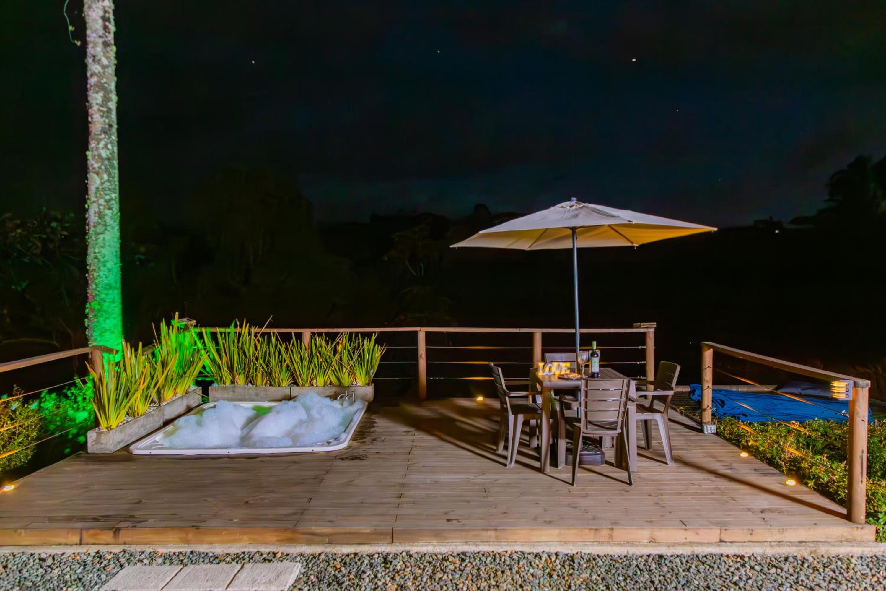 Boskoso Forest Retreat Jacuzzi & Waterfall