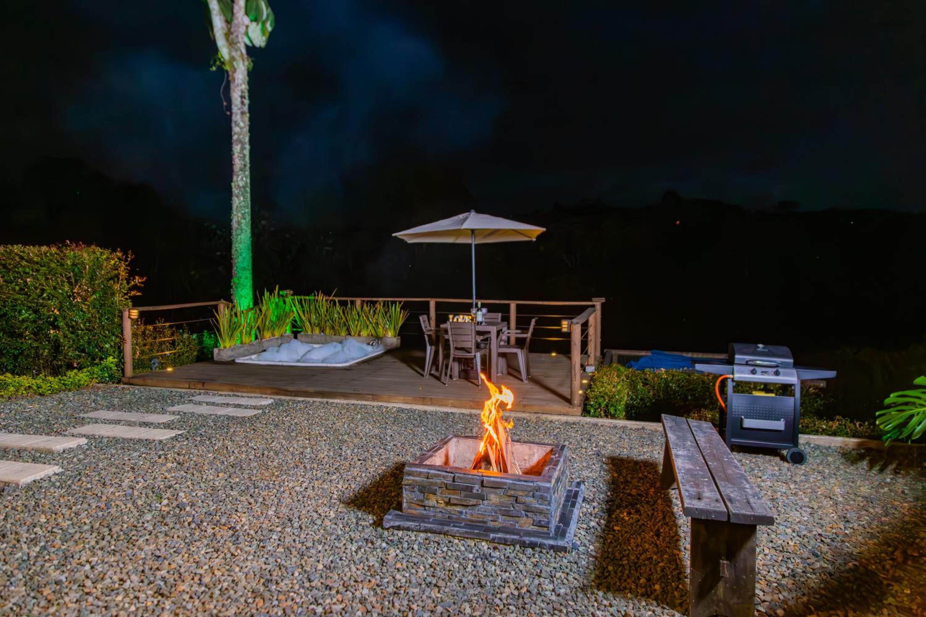 Boskoso Forest Retreat Jacuzzi & Waterfall