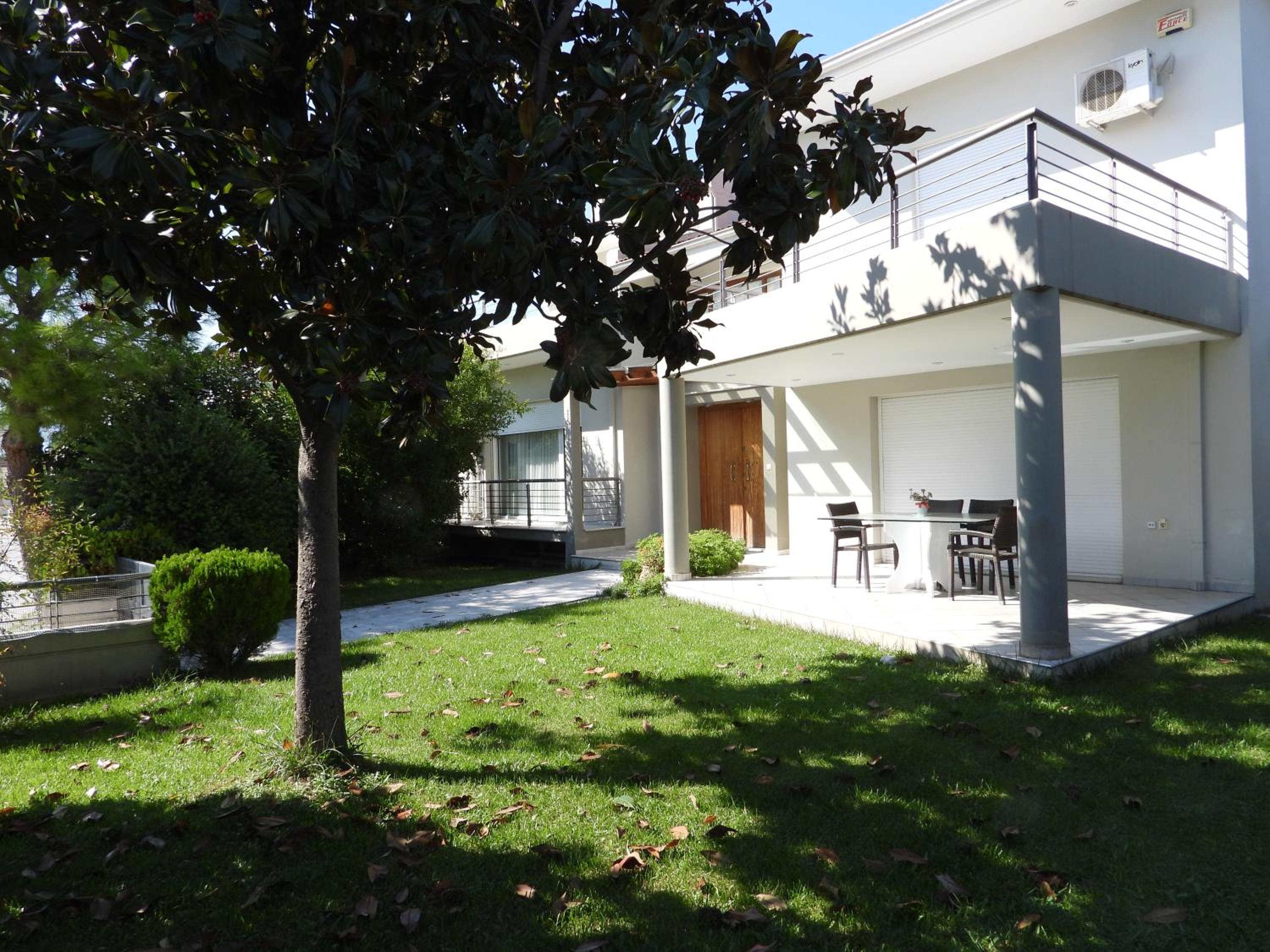 Lora's house - Property Image 1