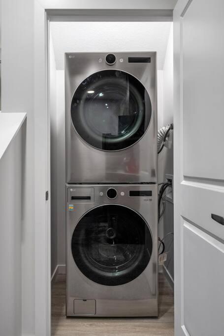 Perfect Stay 2 Bedroom Basement Suite