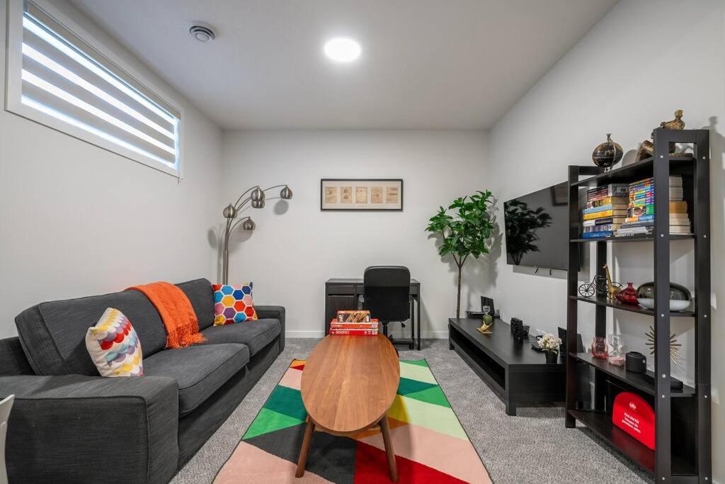 Perfect Stay 2 Bedroom Basement Suite