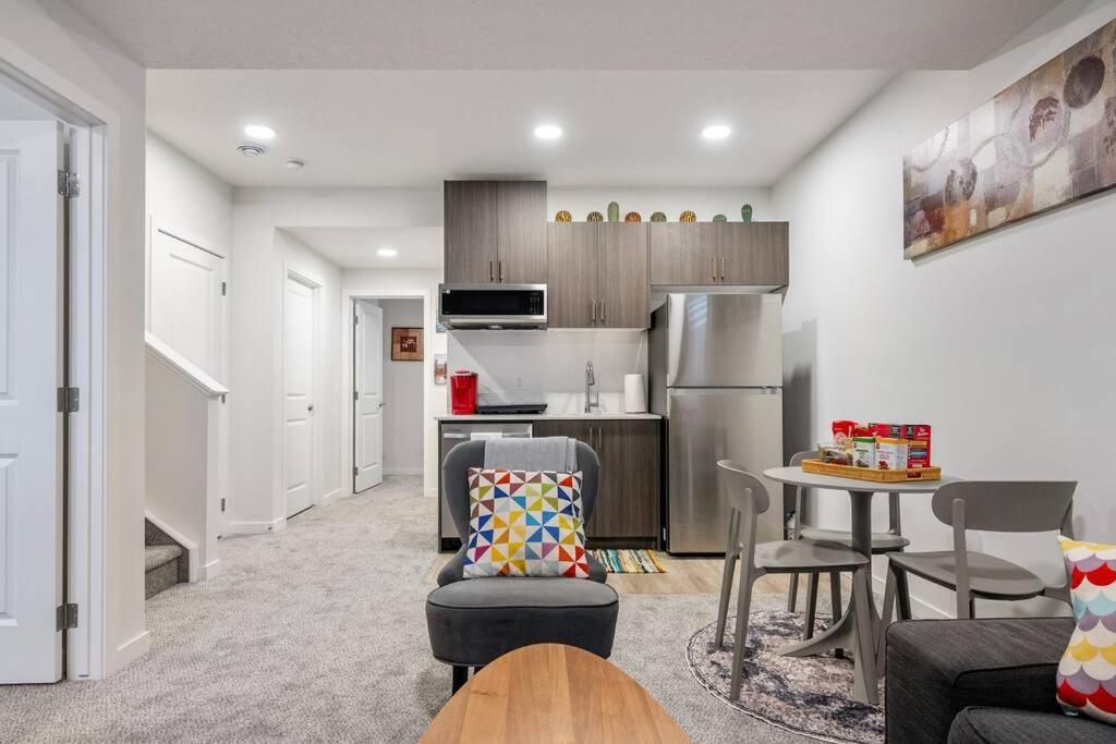 Perfect Stay 2 Bedroom Basement Suite