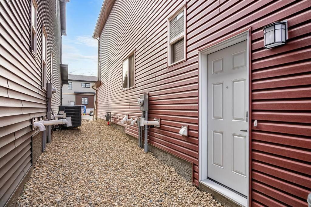 Perfect Stay 2 Bedroom Basement Suite