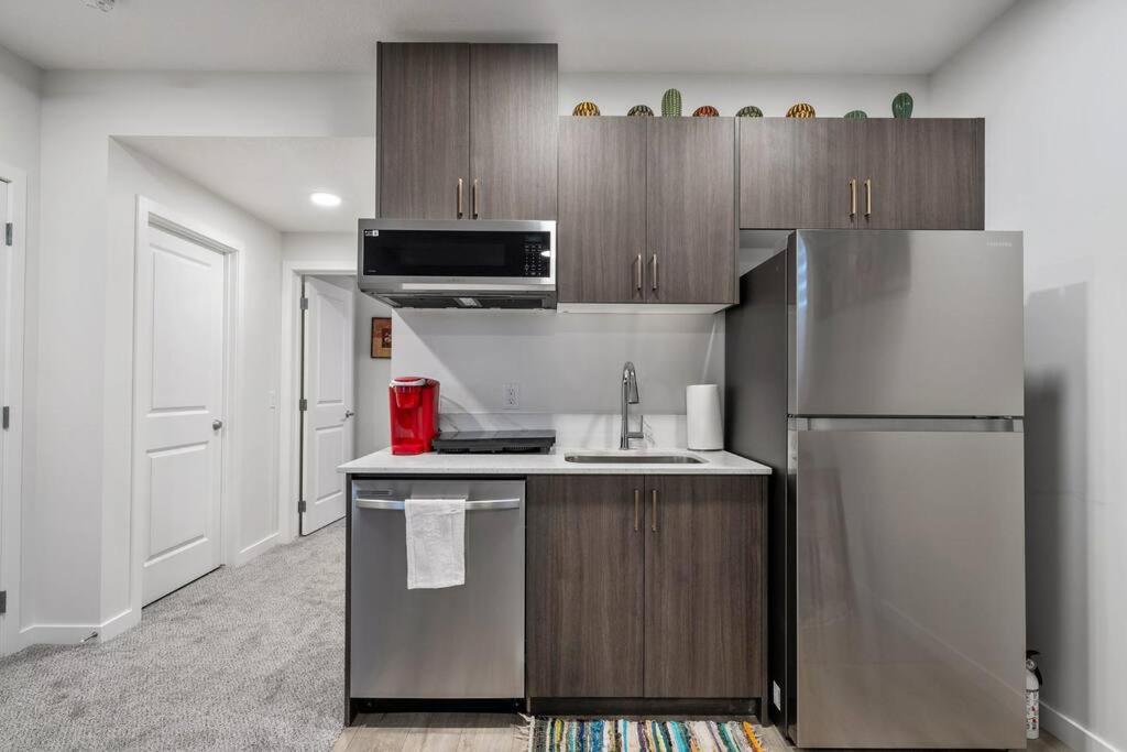 Perfect Stay 2 Bedroom Basement Suite