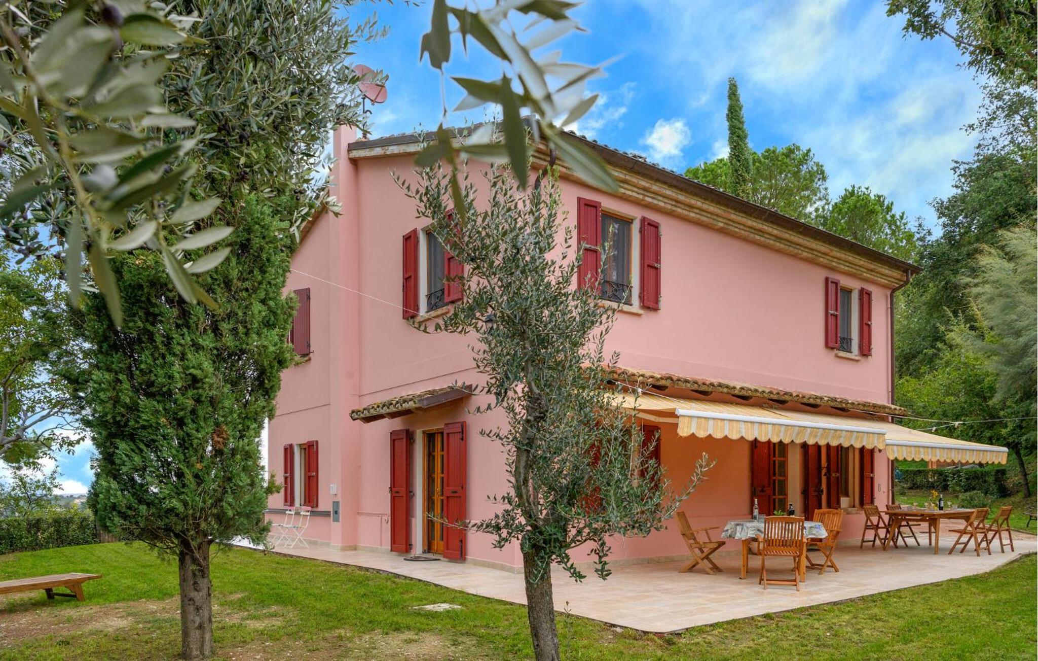 3 Bedroom Amazing Home In Montelabbate