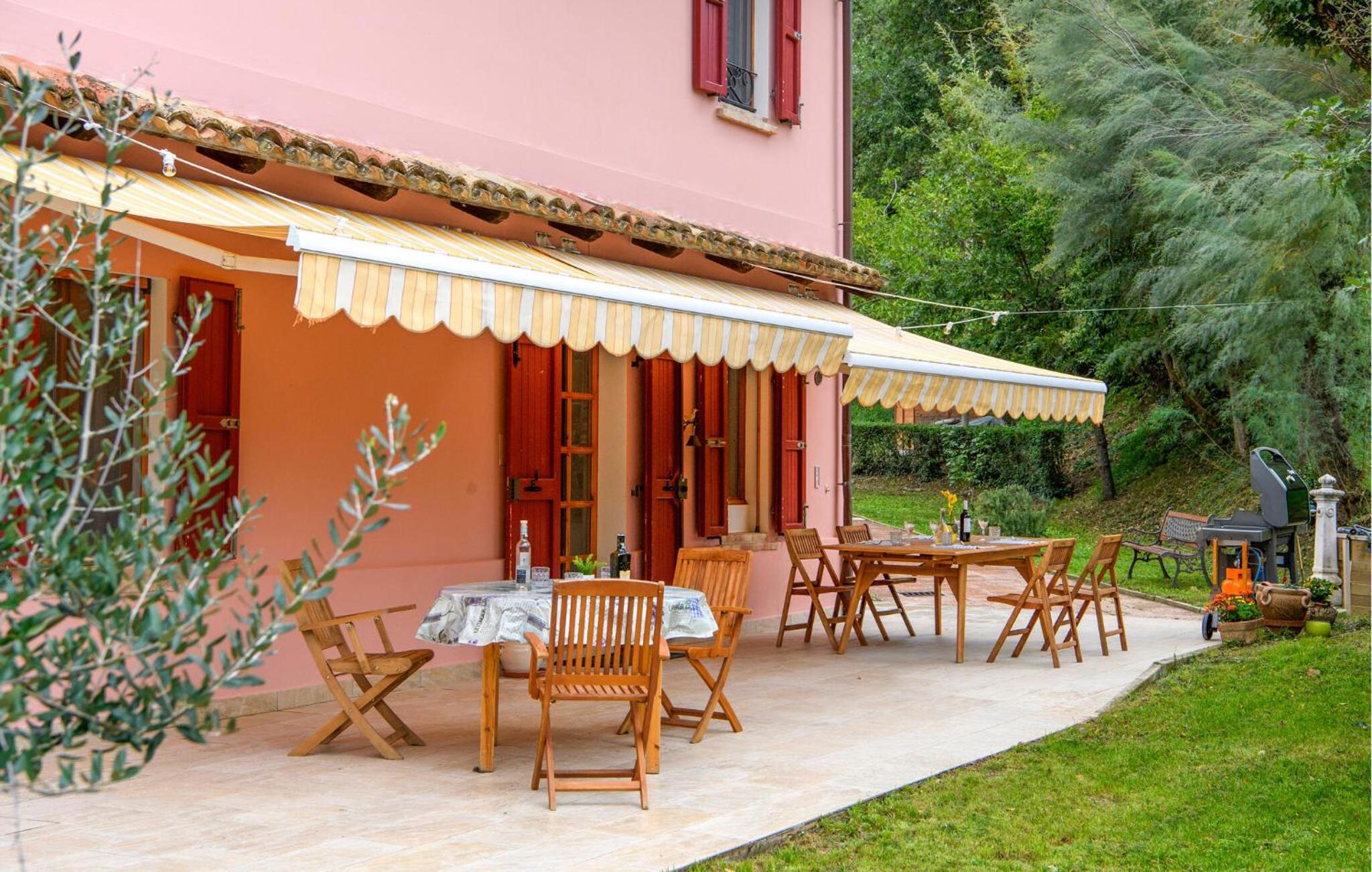3 Bedroom Amazing Home In Montelabbate