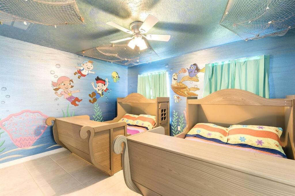 South Facing Pool Hot Tub Themed Rooms Home Theater Swingset Splash Pad BBQ