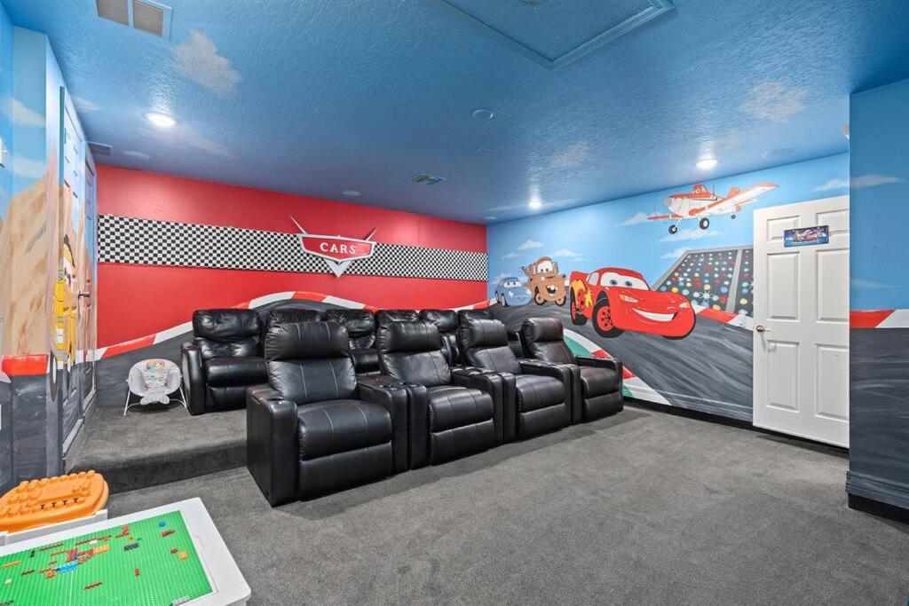 South Facing Pool Hot Tub Themed Rooms Home Theater Swingset Splash Pad BBQ