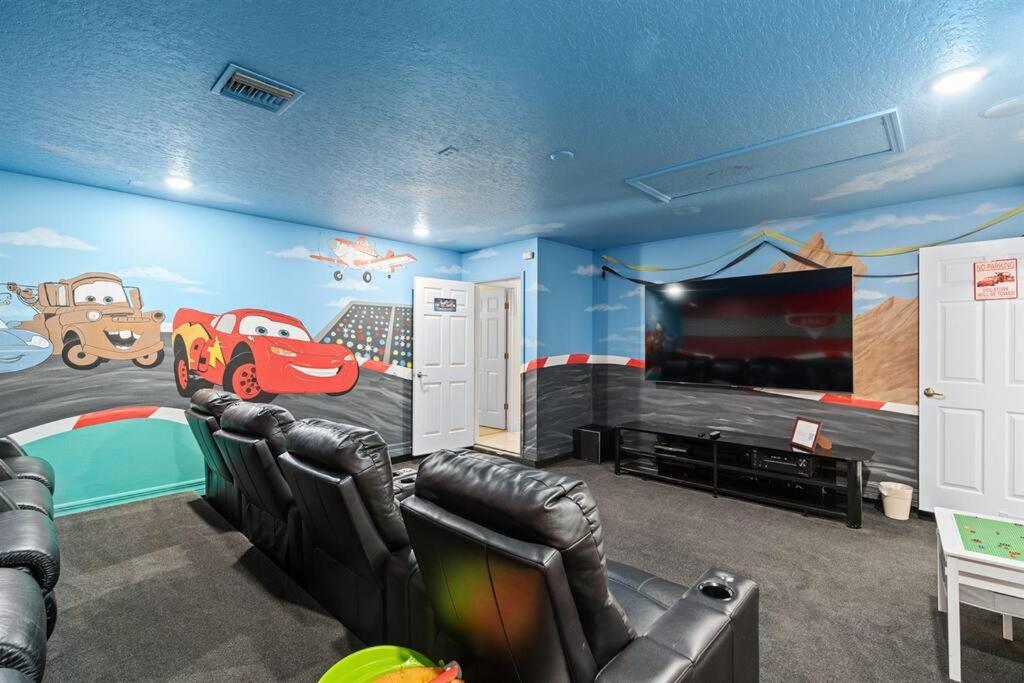 South Facing Pool Hot Tub Themed Rooms Home Theater Swingset Splash Pad BBQ
