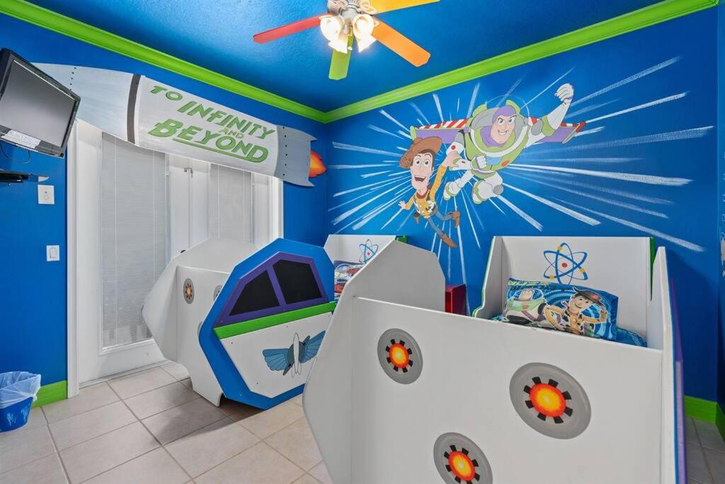 South Facing Pool Hot Tub Themed Rooms Home Theater Swingset Splash Pad BBQ