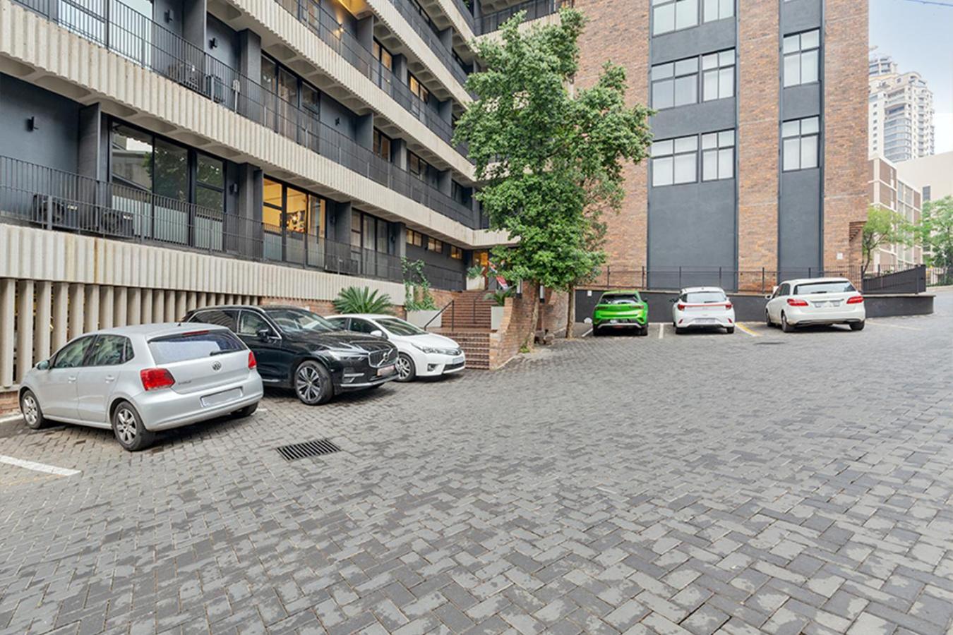 Sandton City Splendid Apartment 009 Power & Water Backup
