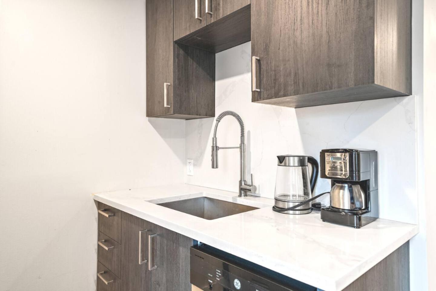 Fancy 3 BDR in Heart of Plateau B