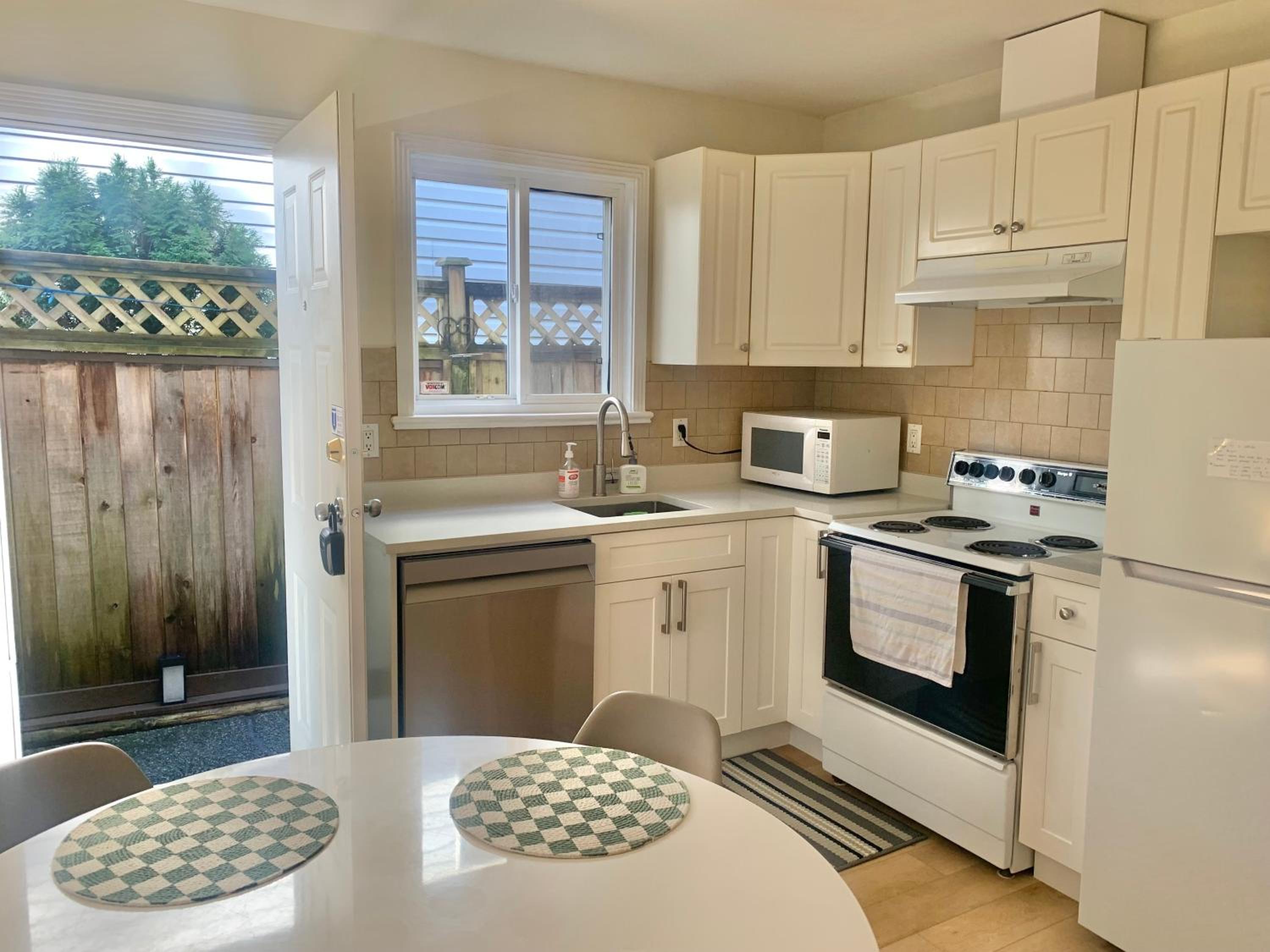 Entire 1Bed 1Bath Suite Coquitlam Centre