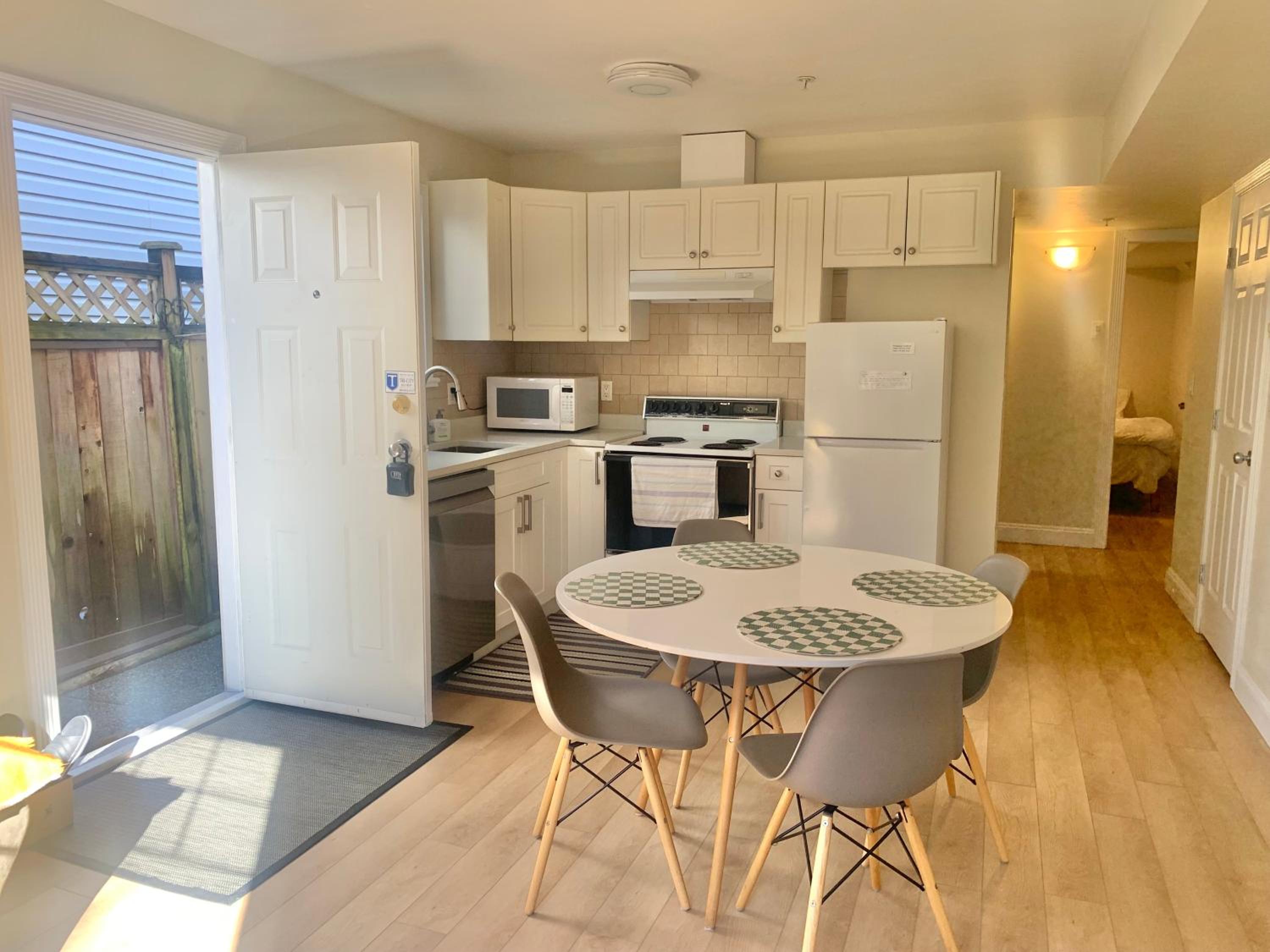 Entire 1Bed 1Bath Suite Coquitlam Centre