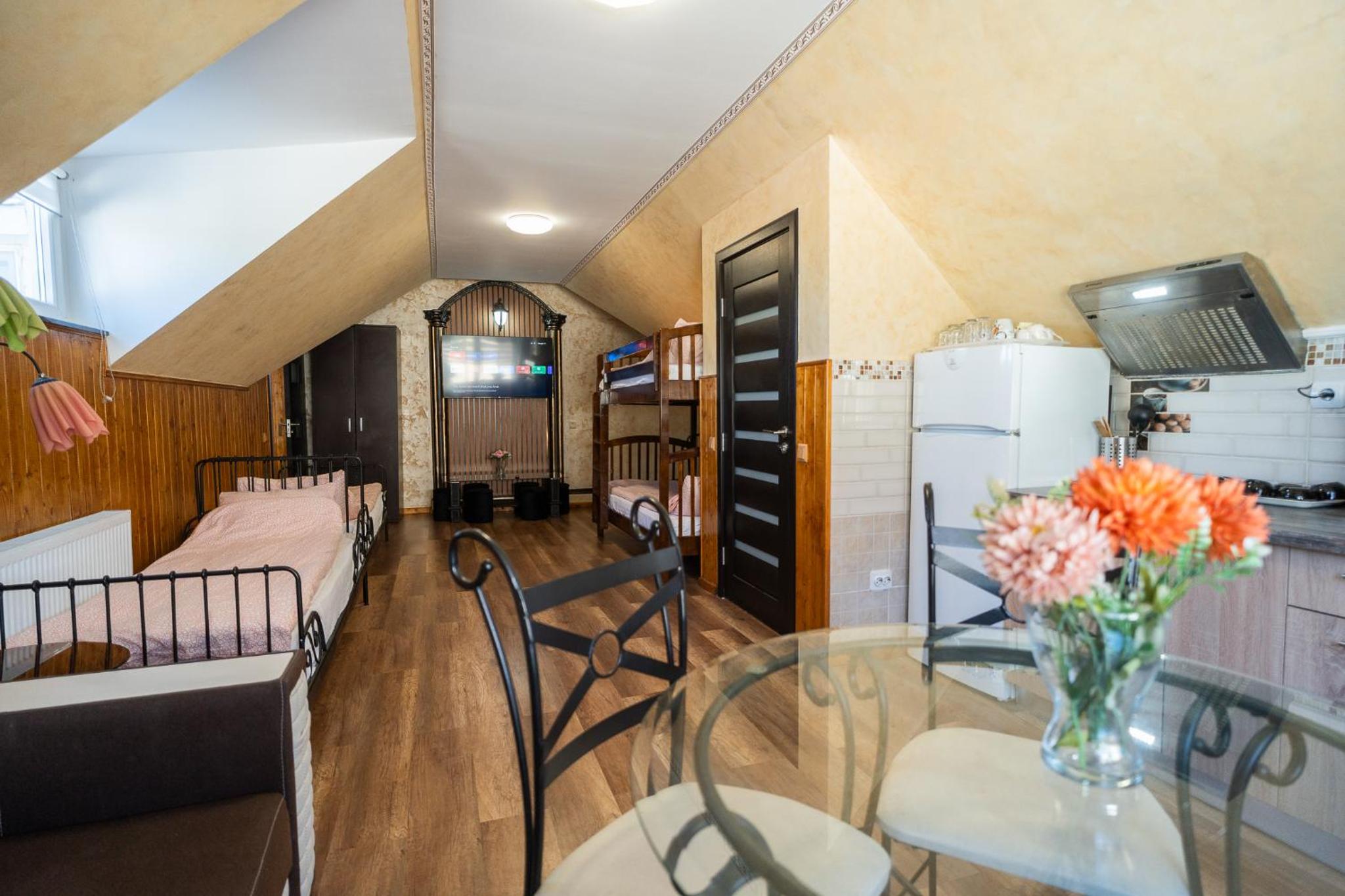 Luxurious Villa with Huge Garden, Terrace & Outdoor Space