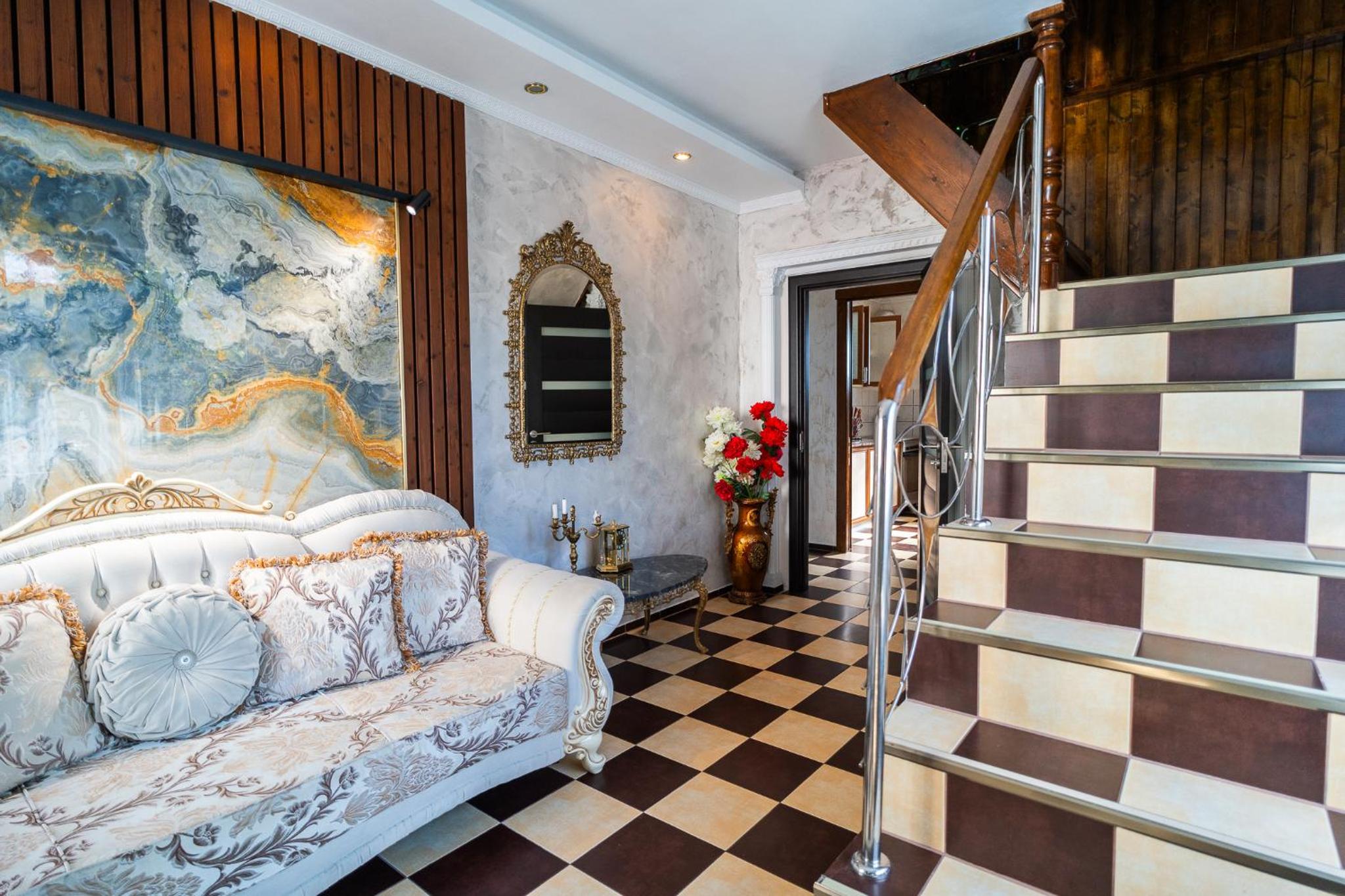 Luxurious Villa with Huge Garden, Terrace & Outdoor Space
