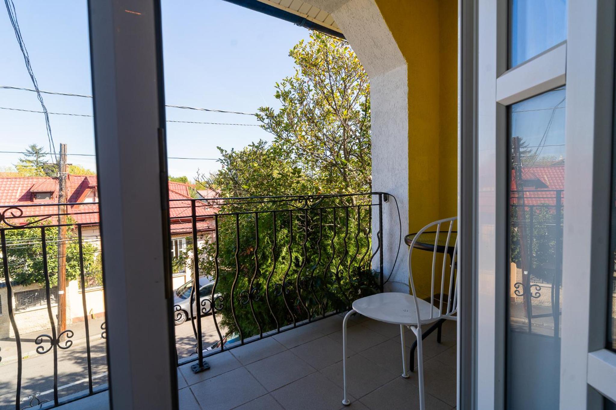 Luxurious Villa with Huge Garden, Terrace & Outdoor Space