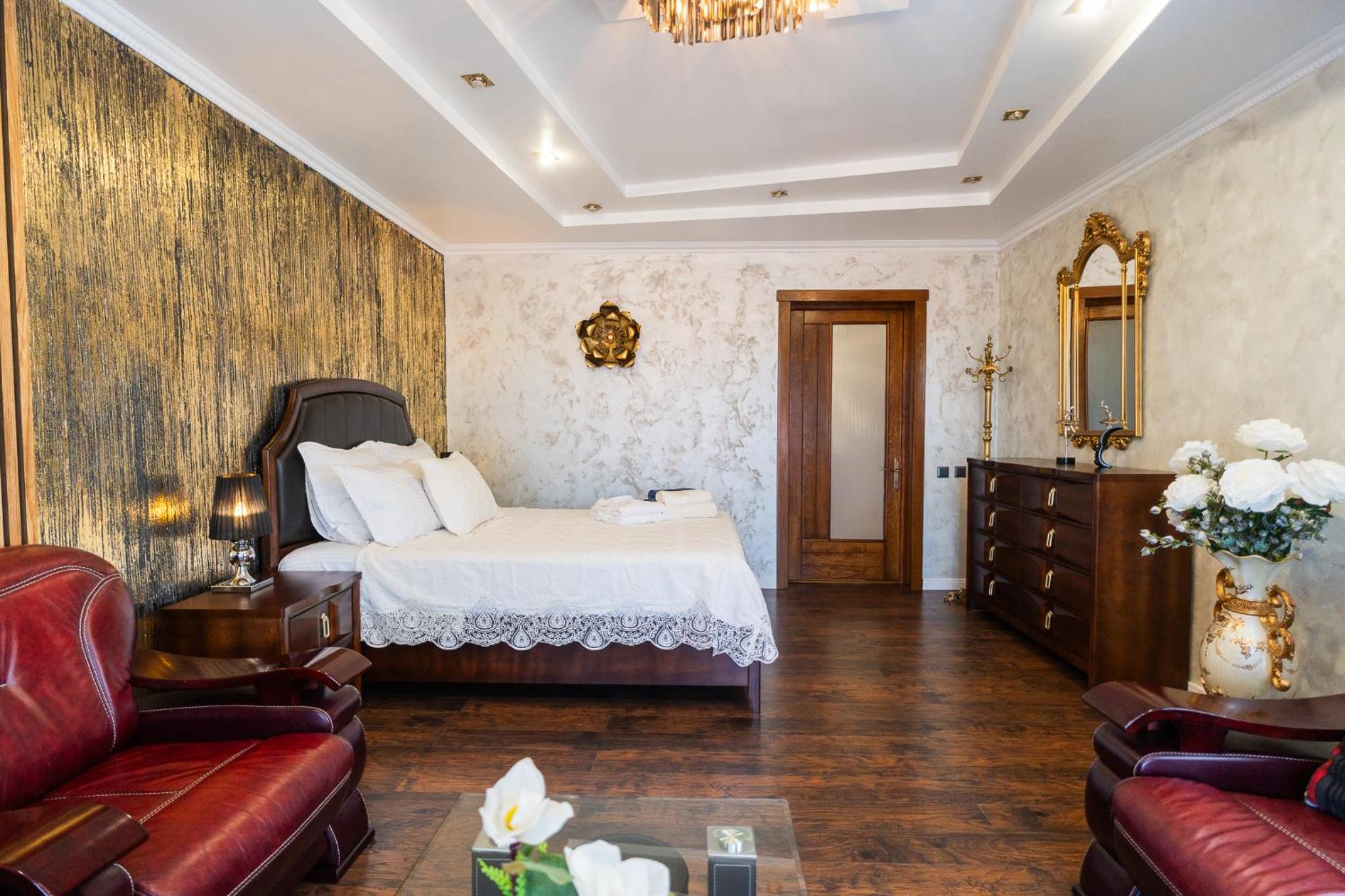 Luxurious Villa with Huge Garden, Terrace & Outdoor Space