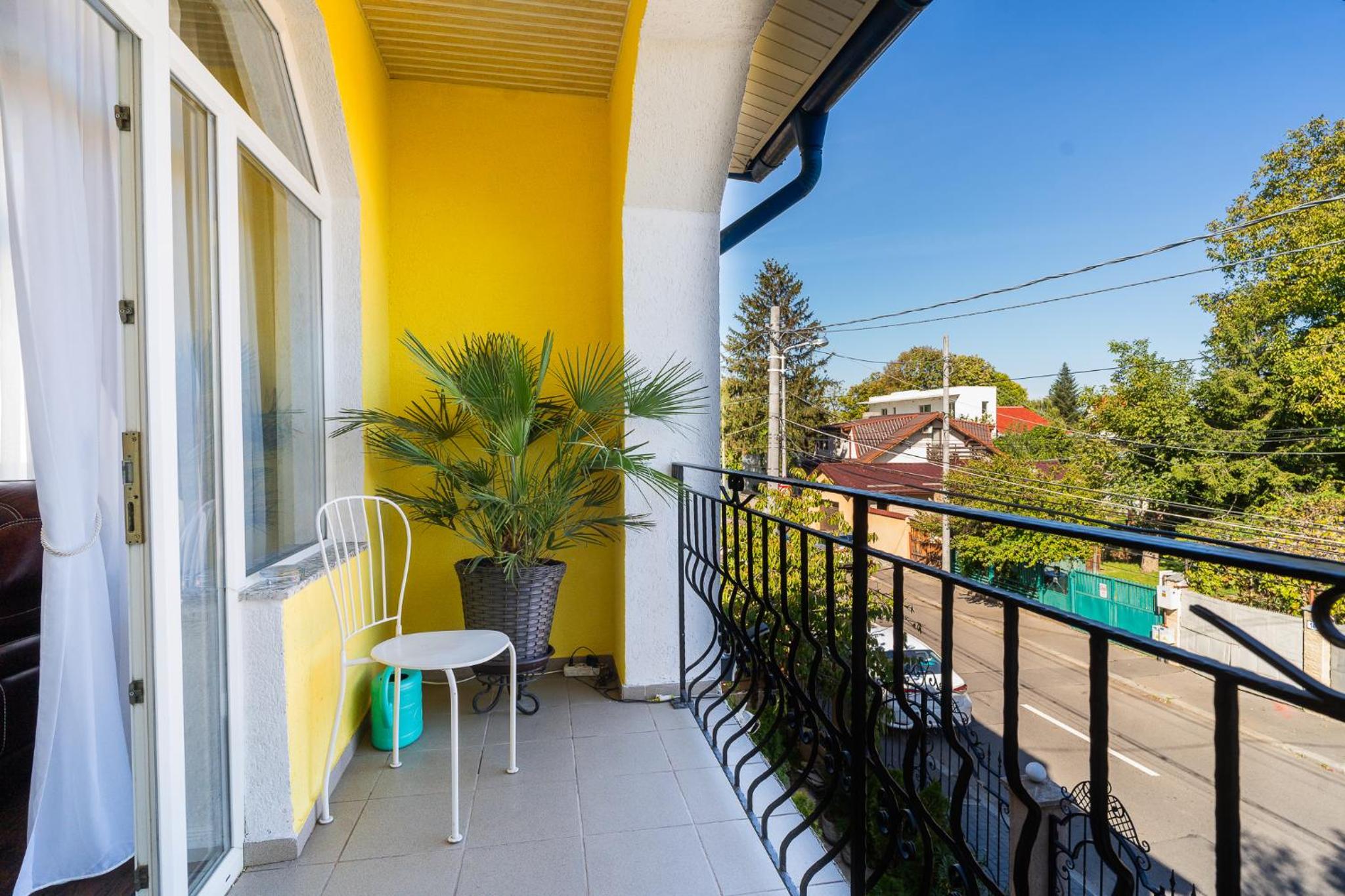Luxurious Villa with Huge Garden, Terrace & Outdoor Space
