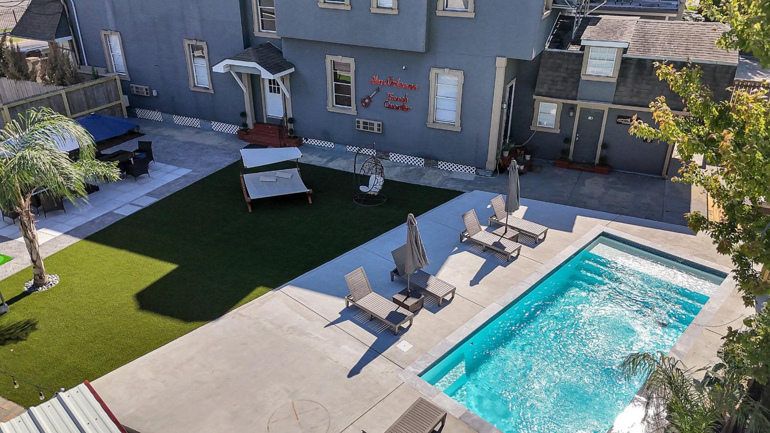 Chic Retreat On Streetcar Line W Pool view 5