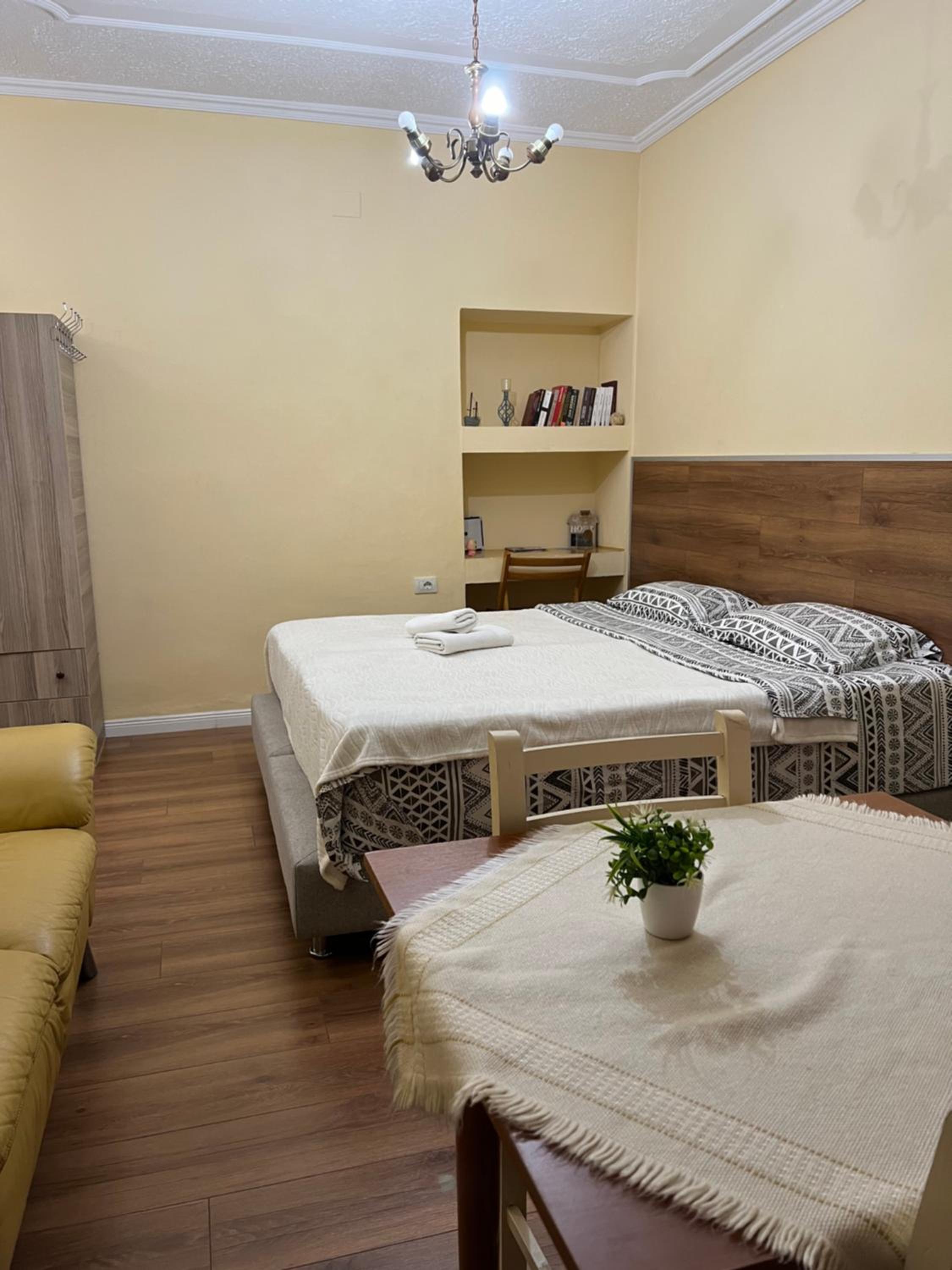 Alle's M Shyri studio apartment