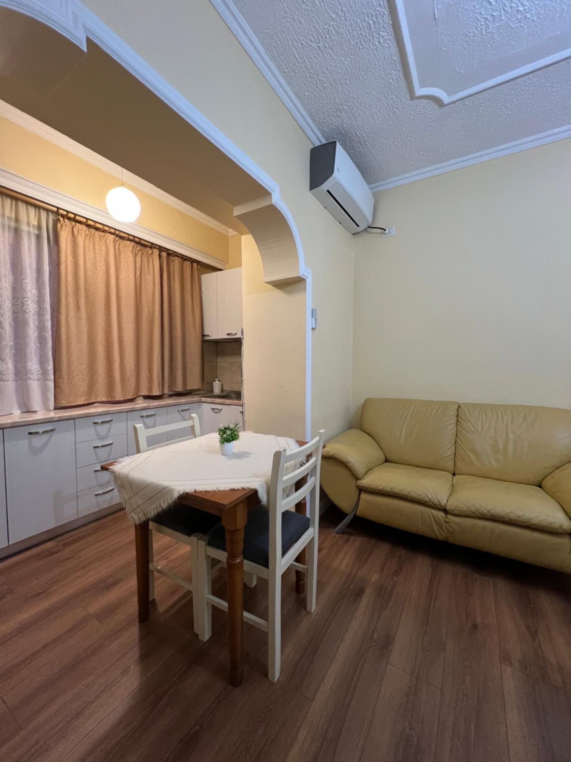 Alle's M Shyri studio apartment