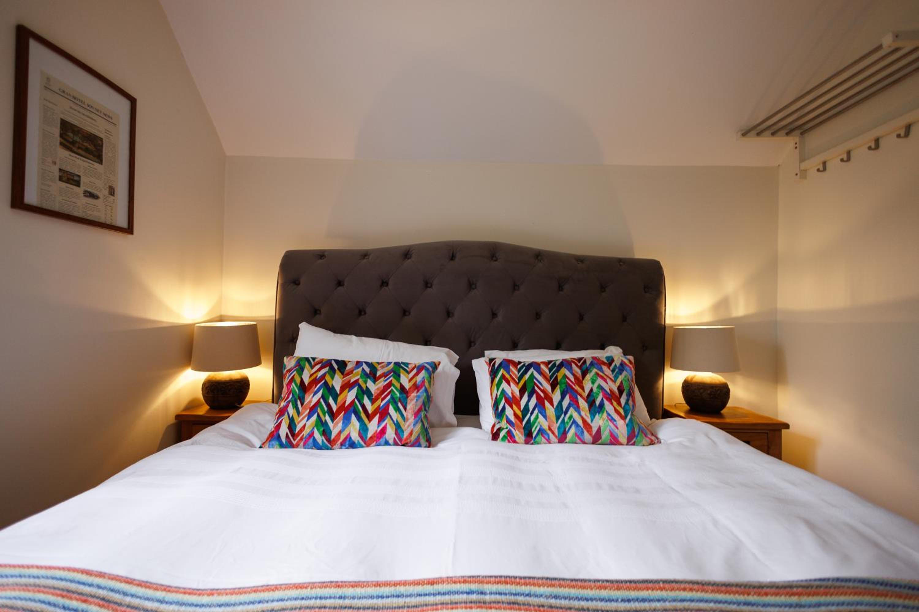Cheerful 7-bedroom house with hot tub sleeps 25 view 5