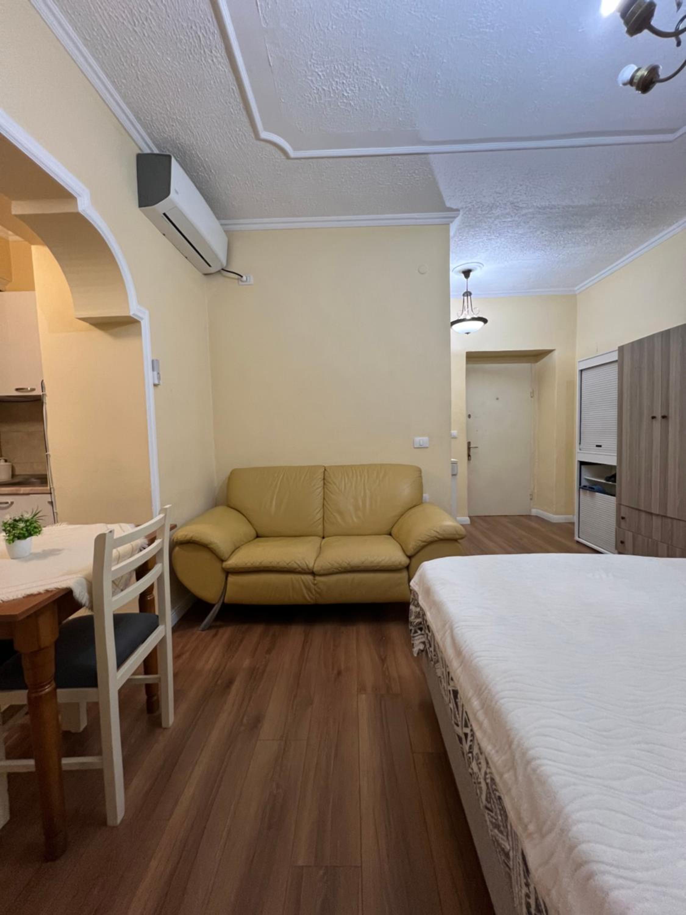 Alle's M Shyri studio apartment