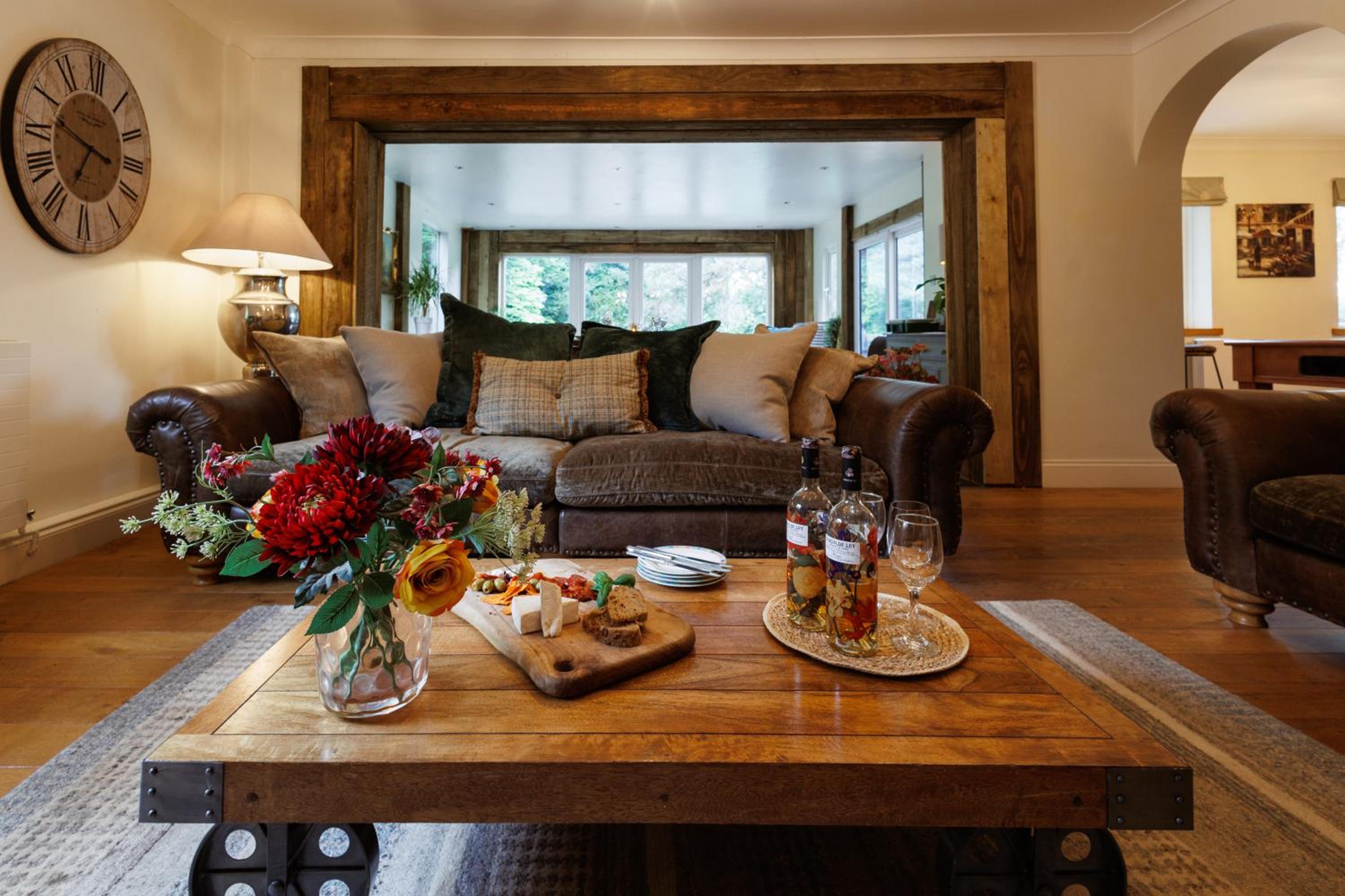 Cheerful 7-bedroom house with hot tub sleeps 25 view 3