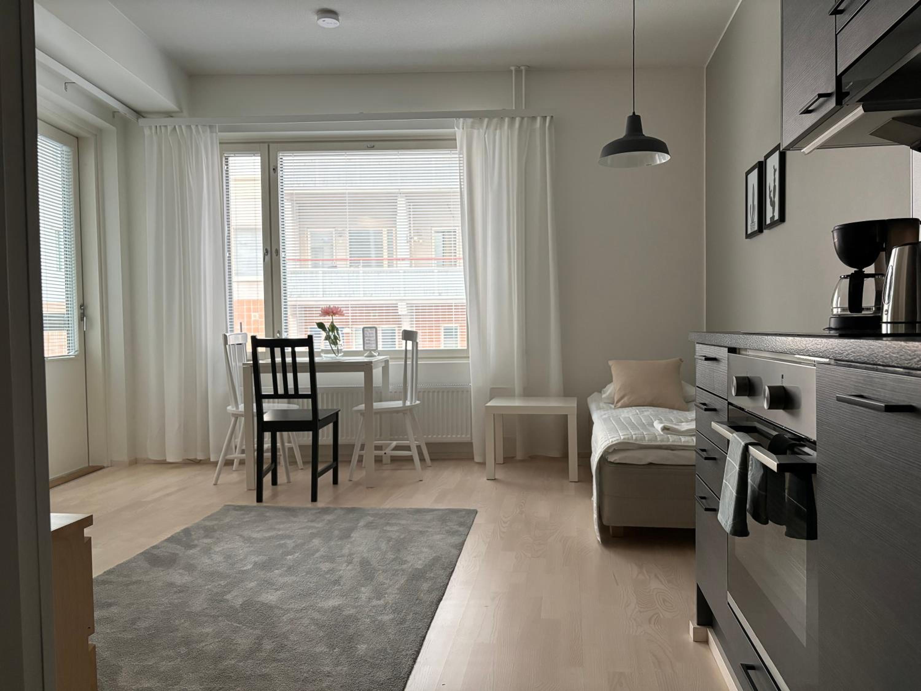 HILLA Serene Suite Central Aurora City 2BD Street Parking