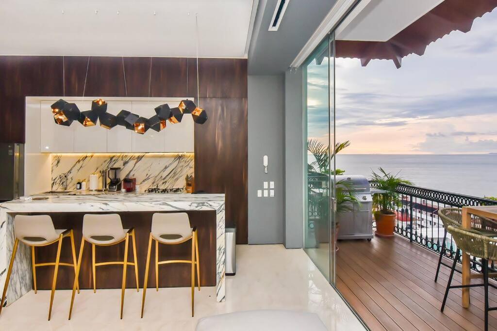 Pier57 Penthouse PH4 with a stunning Ocean View view 3