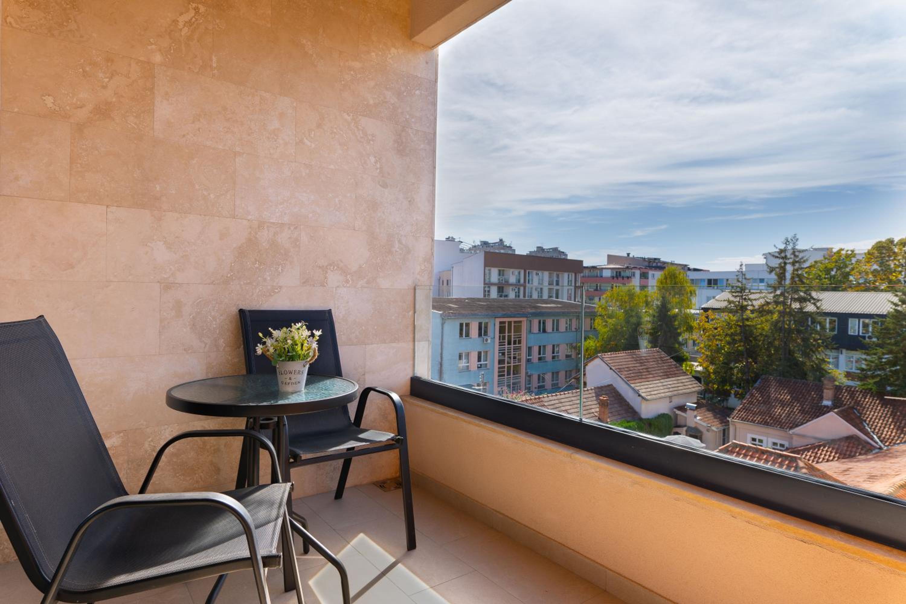 Harizma apartmani - Maja view 4