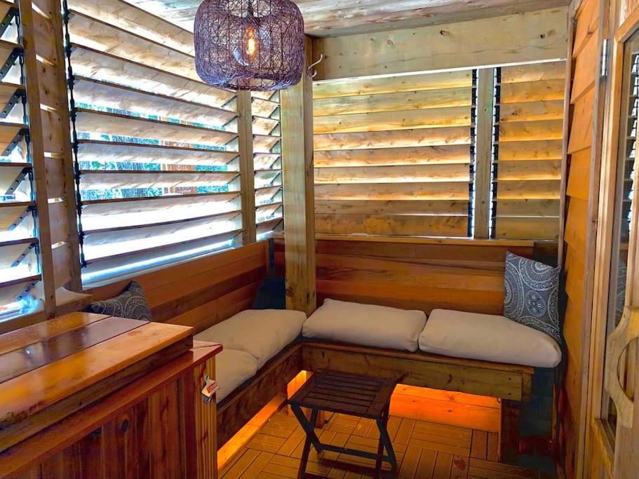 Ty-Llyn - Lakeside Spa Retreat