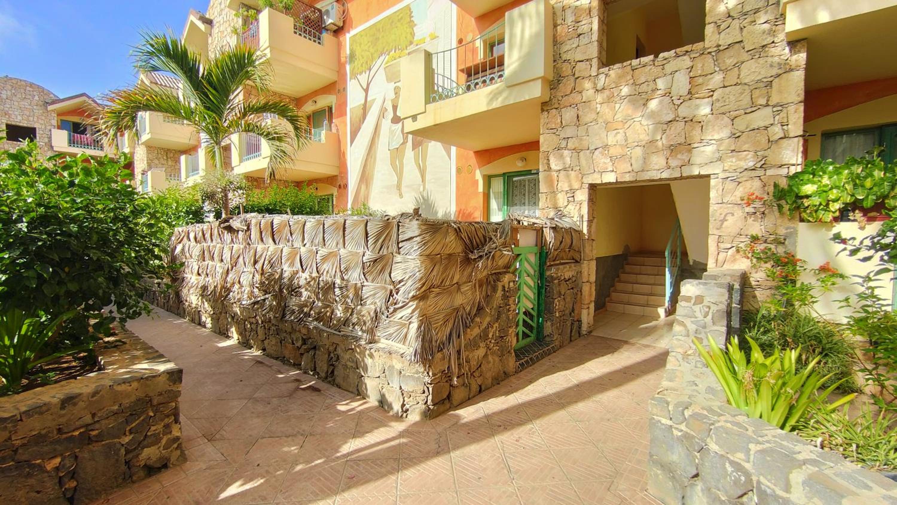 AIRton Cozzolino Apartment - By Albis Harena