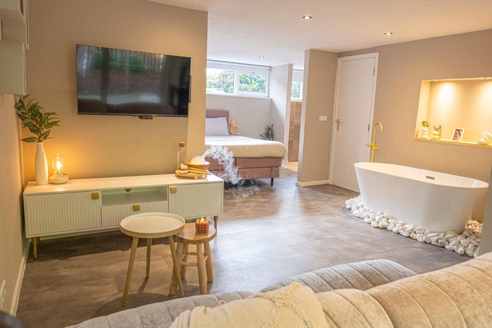 Hotel Wellnesshuisje Bunga Baco - Image 1