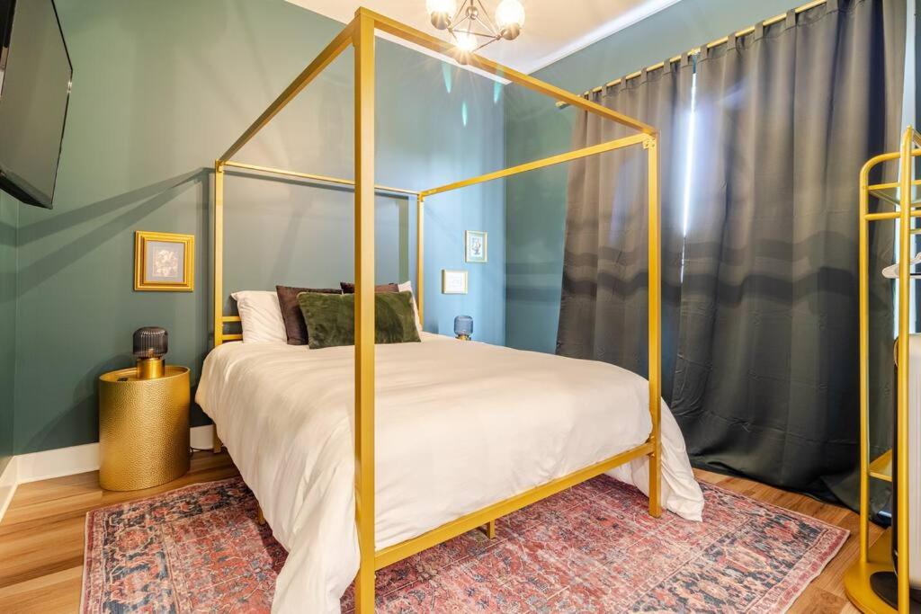 Southside Charmer, 5 min to Downtown! view 2