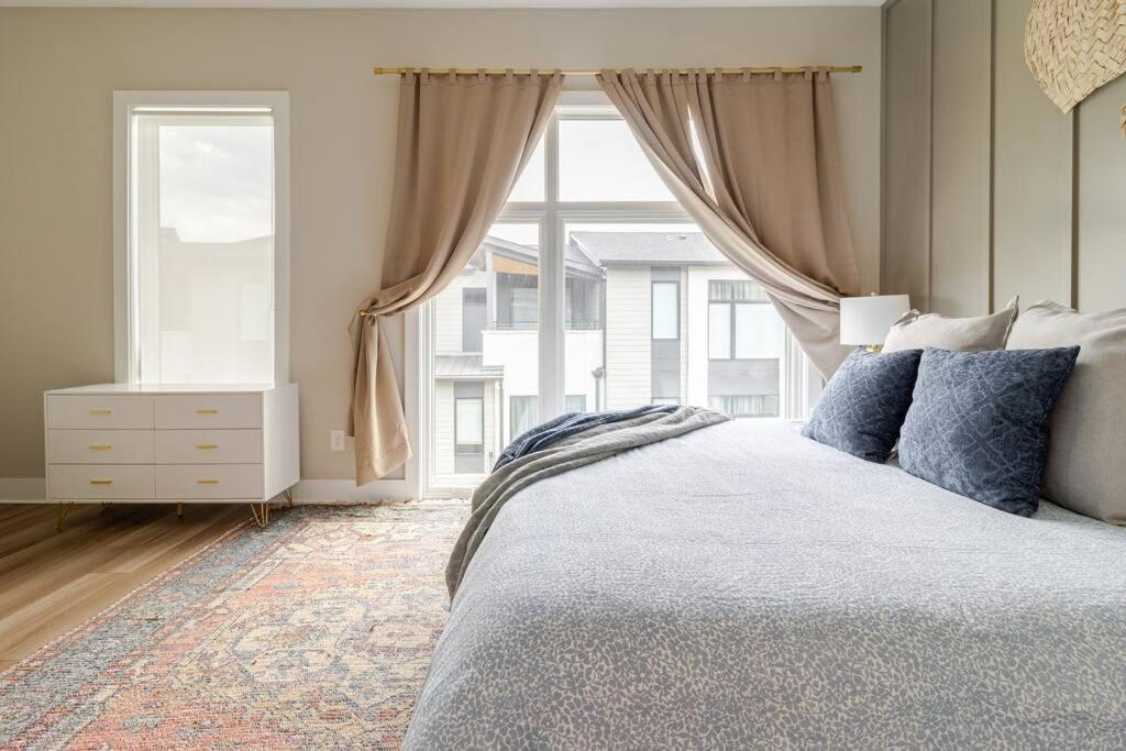 Southside Charmer, 5 min to Downtown! view 4
