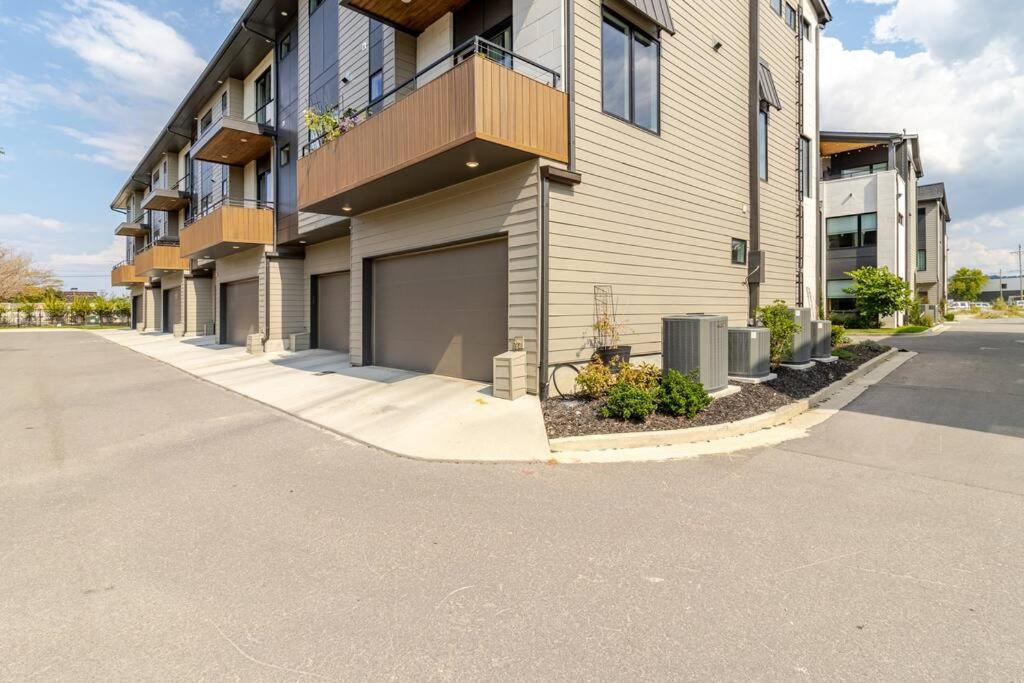 Southside Charmer, 5 min to Downtown! view 5