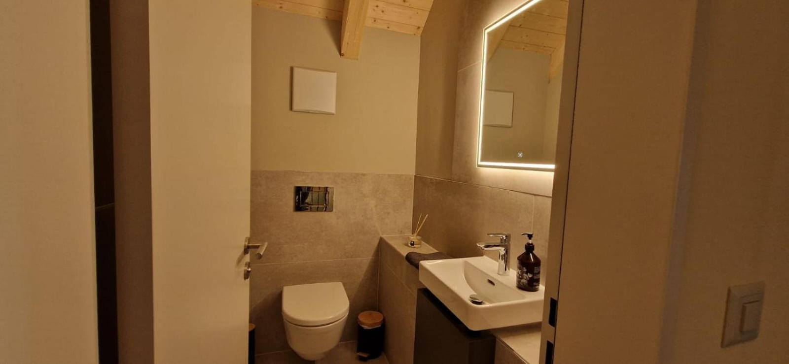 Visionary Hospitality Bassersdorf, Zürich - Premium Apartments in Swiss Style with Free Parking, Washer, Kitchen, Terrace, Vaulted Cellar Event Room, Bus S