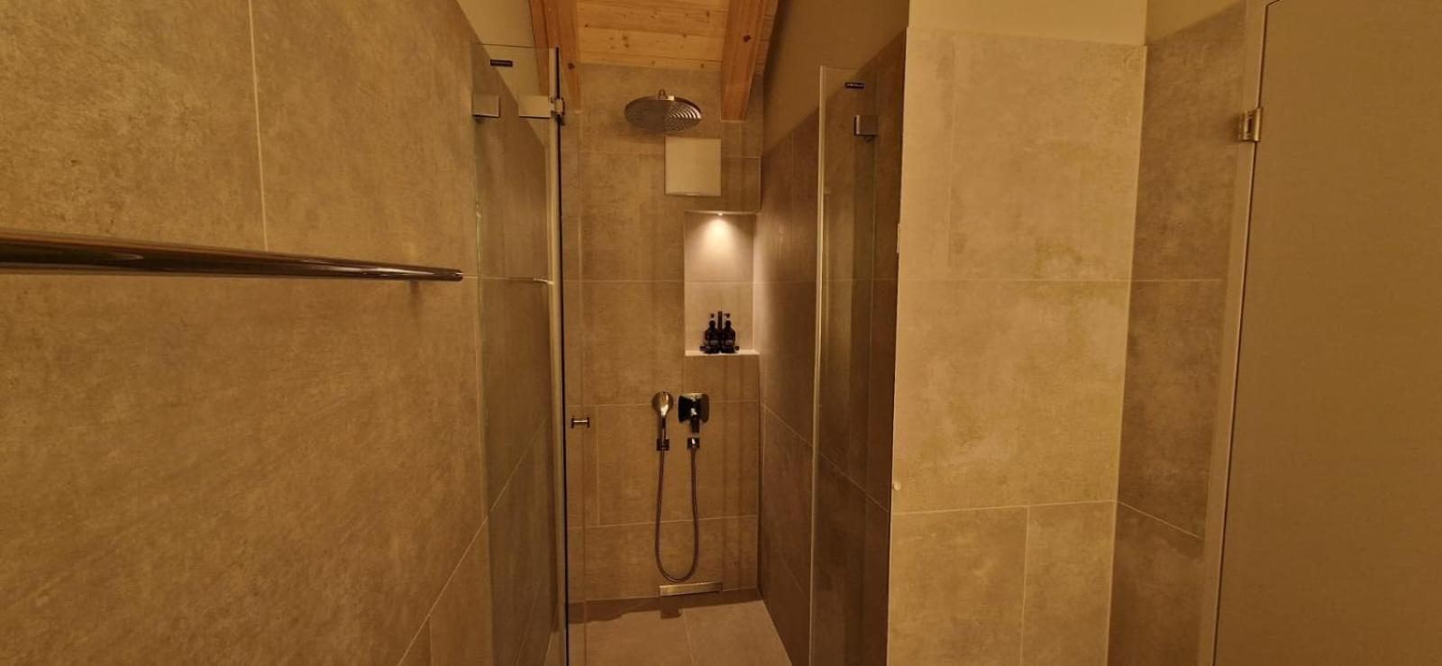 Visionary Hospitality Bassersdorf, Zürich - Premium Apartments in Swiss Style with Free Parking, Washer, Kitchen, Terrace, Vaulted Cellar Event Room, Bus S