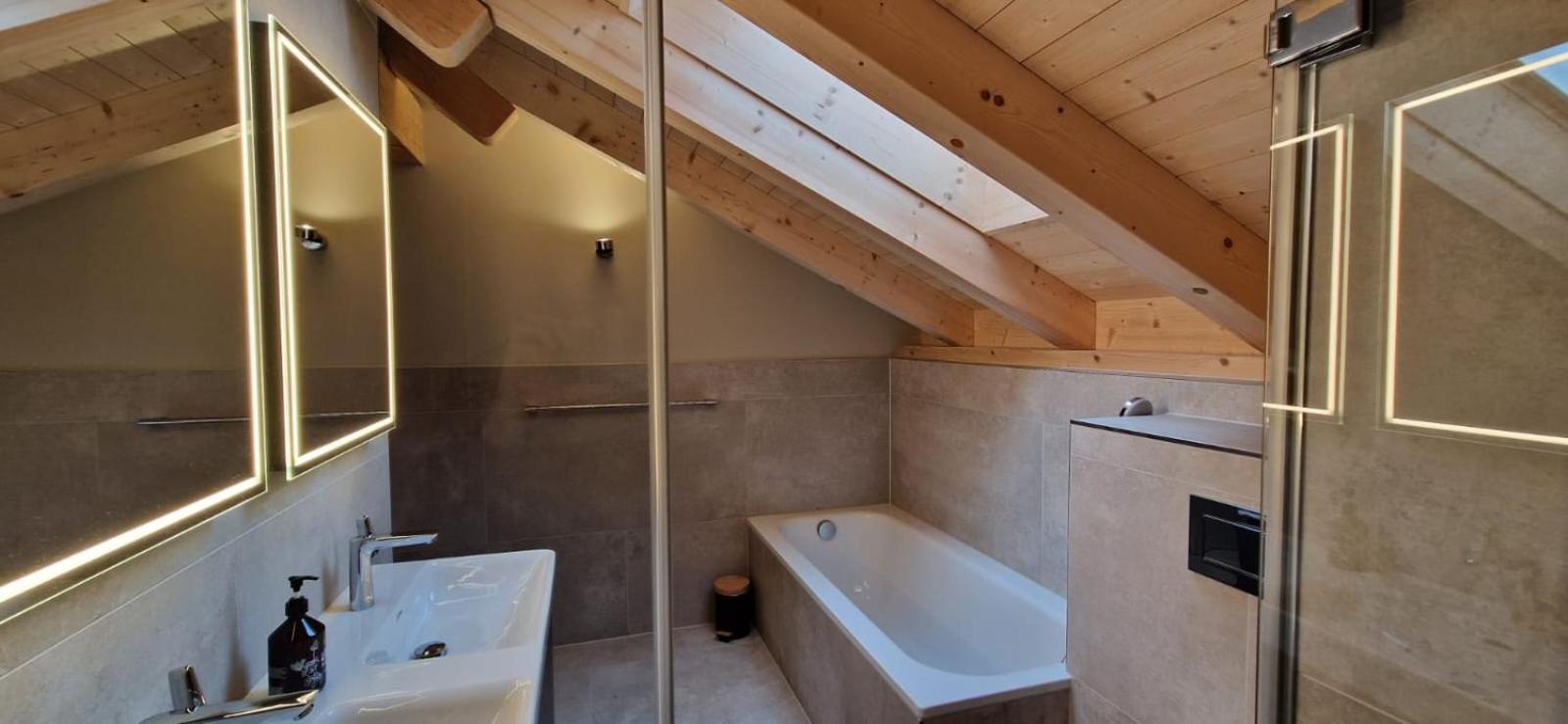 Visionary Hospitality Bassersdorf, Zürich - Premium Apartments in Swiss Style with Free Parking, Washer, Kitchen, Terrace, Vaulted Cellar Event Room, Bus S