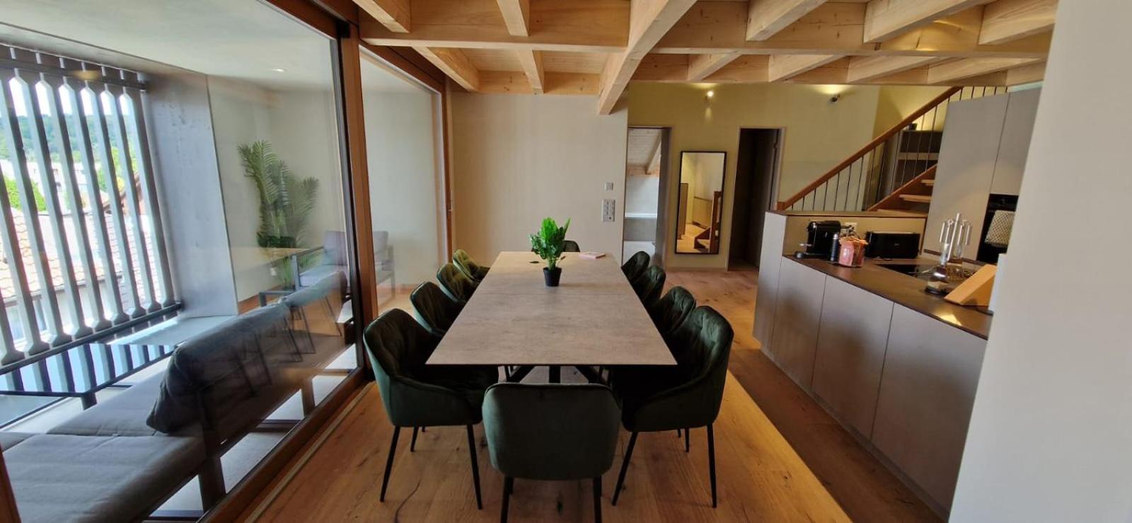 Visionary Hospitality Bassersdorf, Zürich - Premium Apartments in Swiss Style with Free Parking, Washer, Kitchen, Terrace, Vaulted Cellar Event Room, Bus S