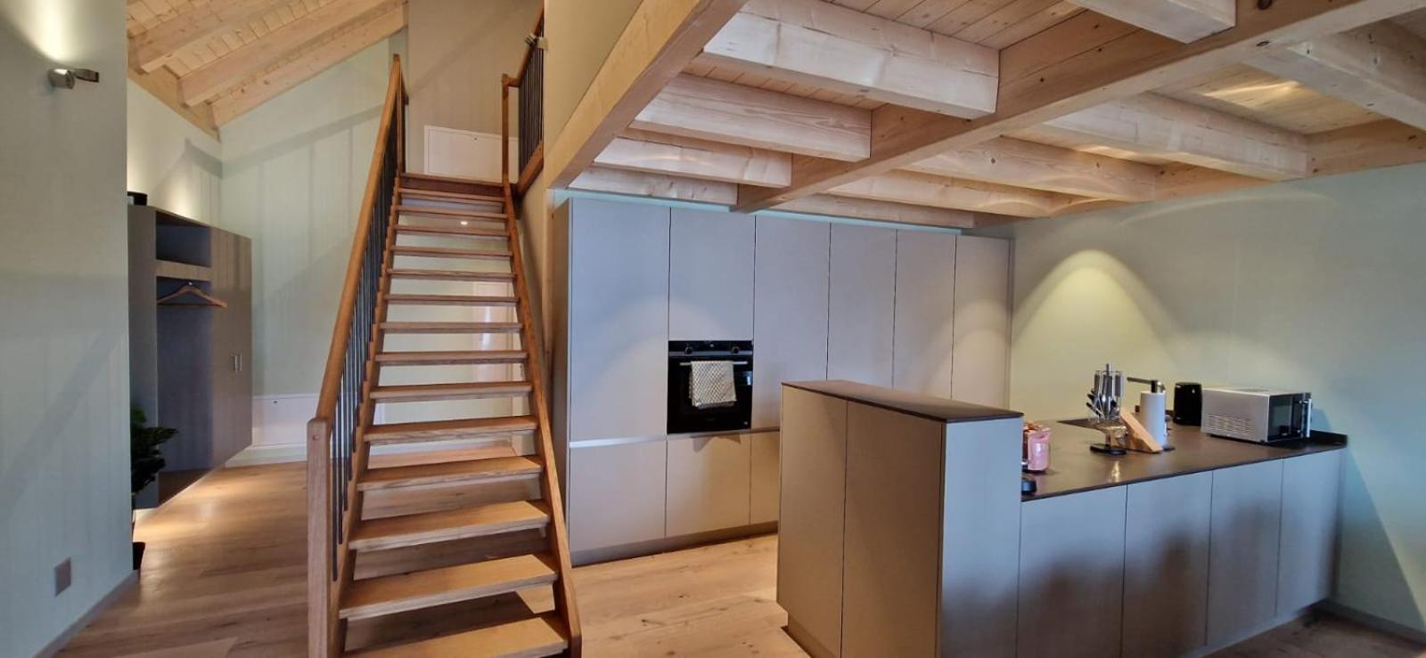 Visionary Hospitality Bassersdorf, Zürich - Premium Apartments in Swiss Style with Free Parking, Washer, Kitchen, Terrace, Vaulted Cellar Event Room, Bus S