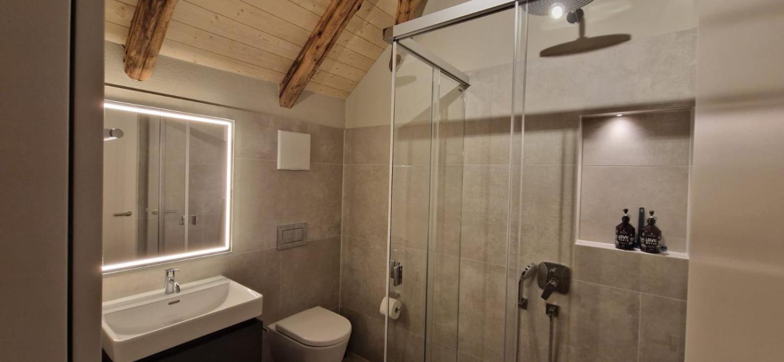 Visionary Hospitality Bassersdorf, Zürich - Premium Apartments in Swiss Style with Free Parking, Washer, Kitchen, Terrace, Vaulted Cellar Event Room, Bus S