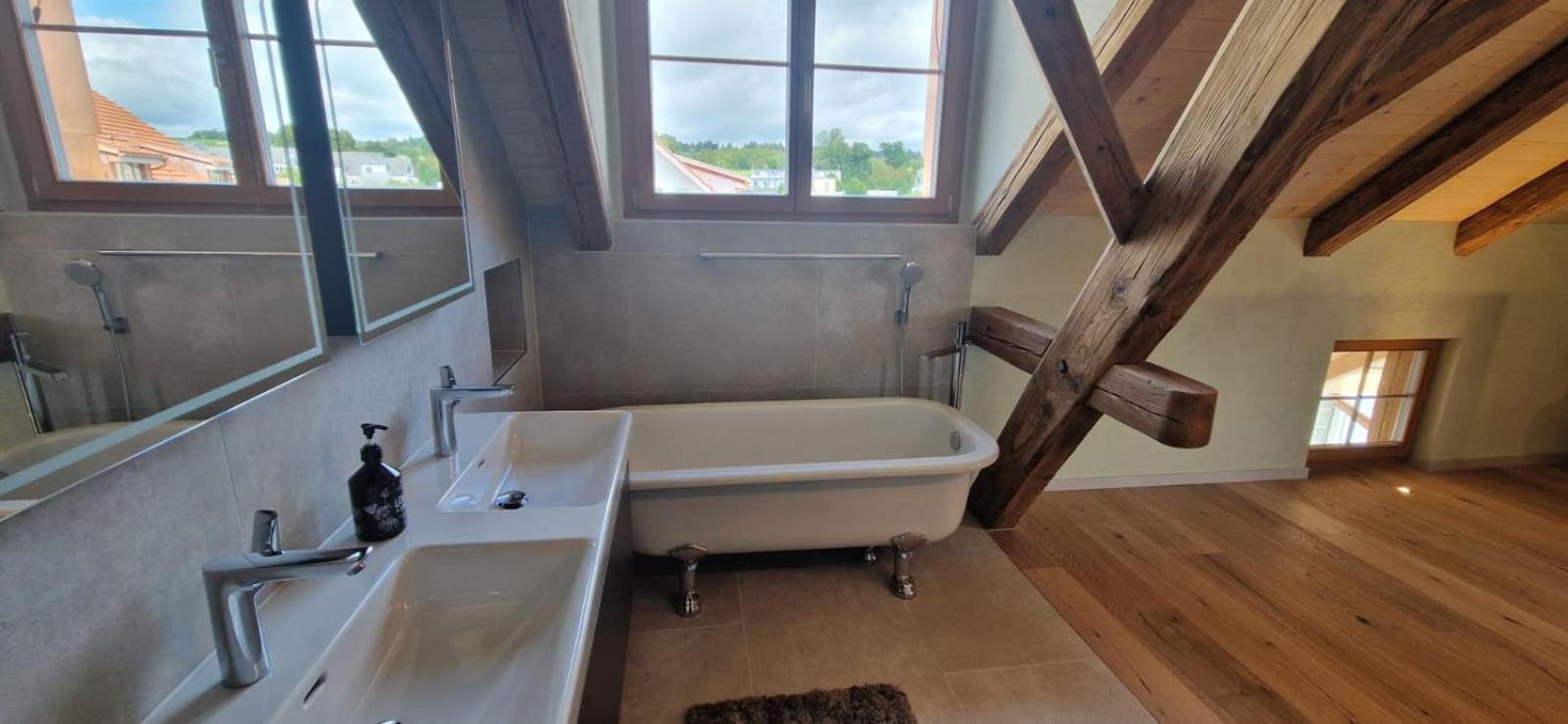 Visionary Hospitality Bassersdorf, Zürich - Premium Apartments in Swiss Style with Free Parking, Washer, Kitchen, Terrace, Vaulted Cellar Event Room, Bus S