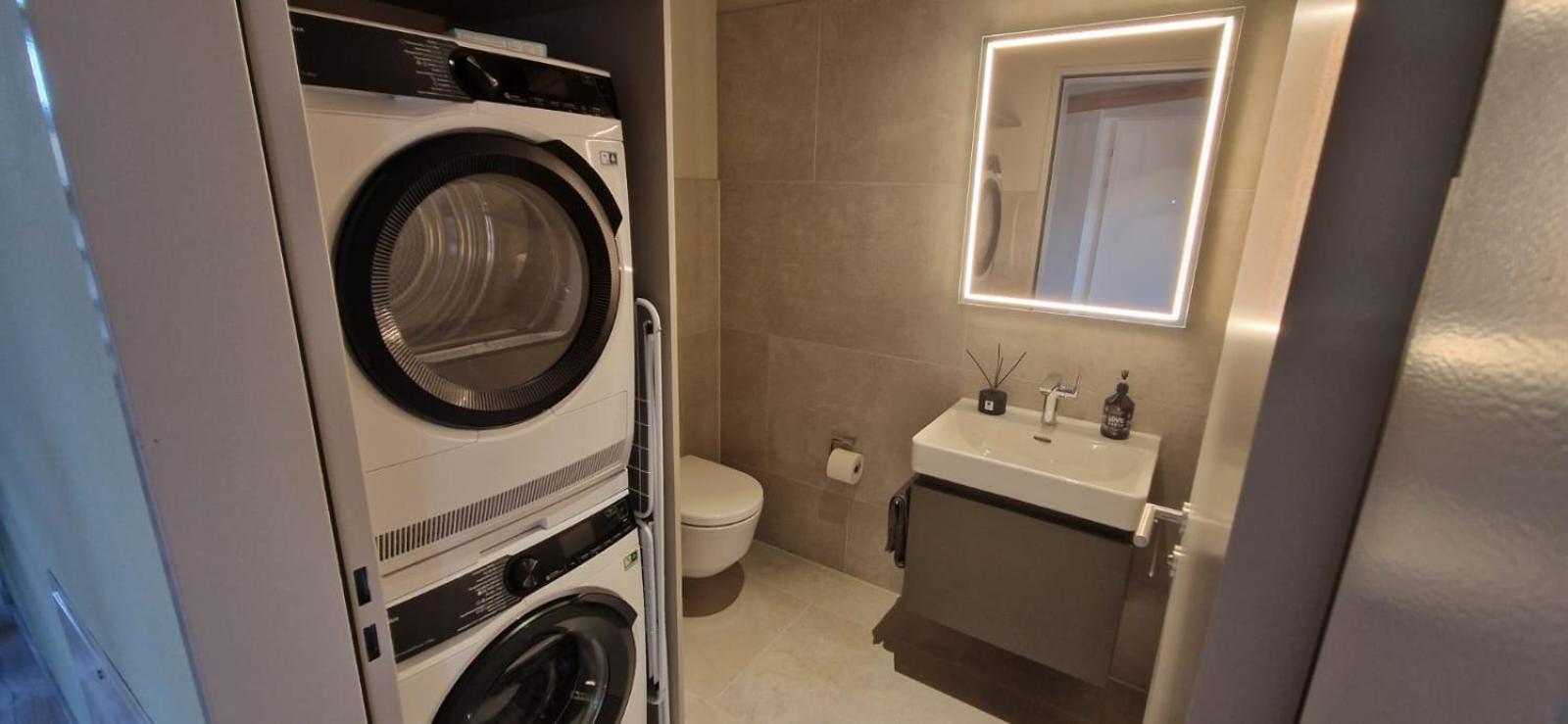 Visionary Hospitality Bassersdorf, Zürich - Premium Apartments in Swiss Style with Free Parking, Washer, Kitchen, Terrace, Vaulted Cellar Event Room, Bus S