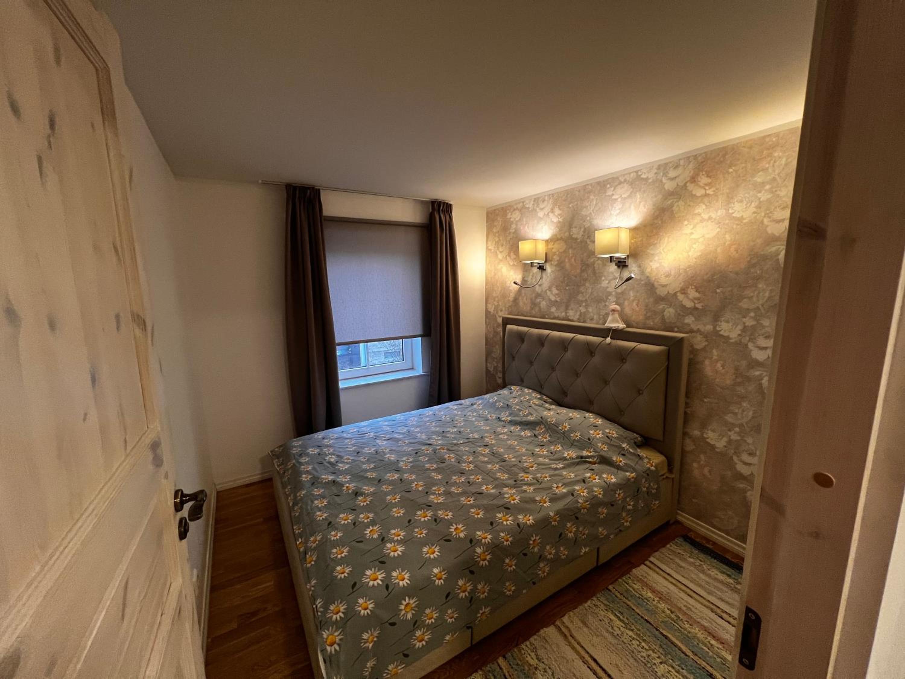 Cozy private apartment WiFi 1BR Sleeps 4 great Central Location