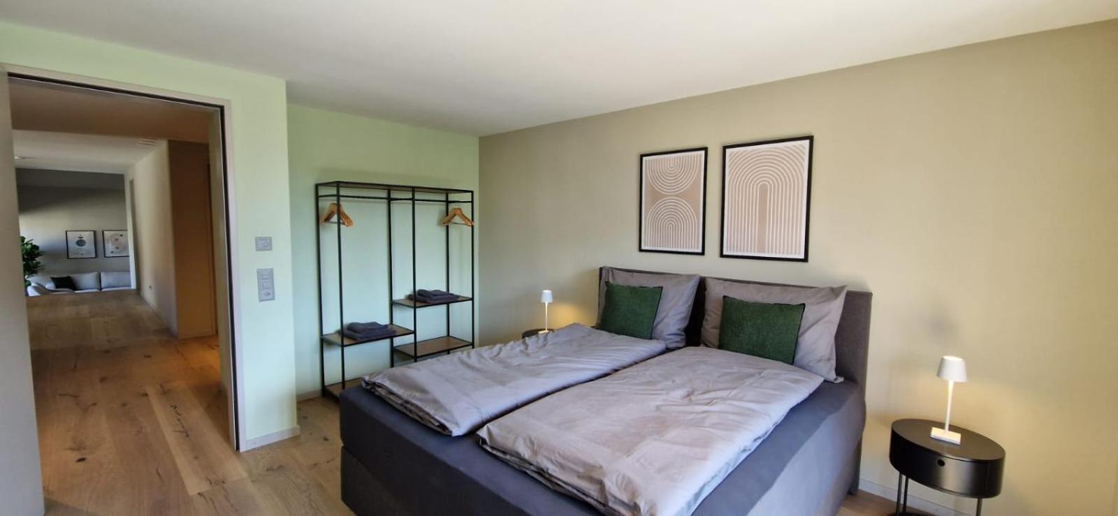 Visionary Hospitality Bassersdorf, Zürich - Premium Apartments in Swiss Style with Free Parking, Washer, Kitchen, Terrace, Vaulted Cellar Event Room, Bus S