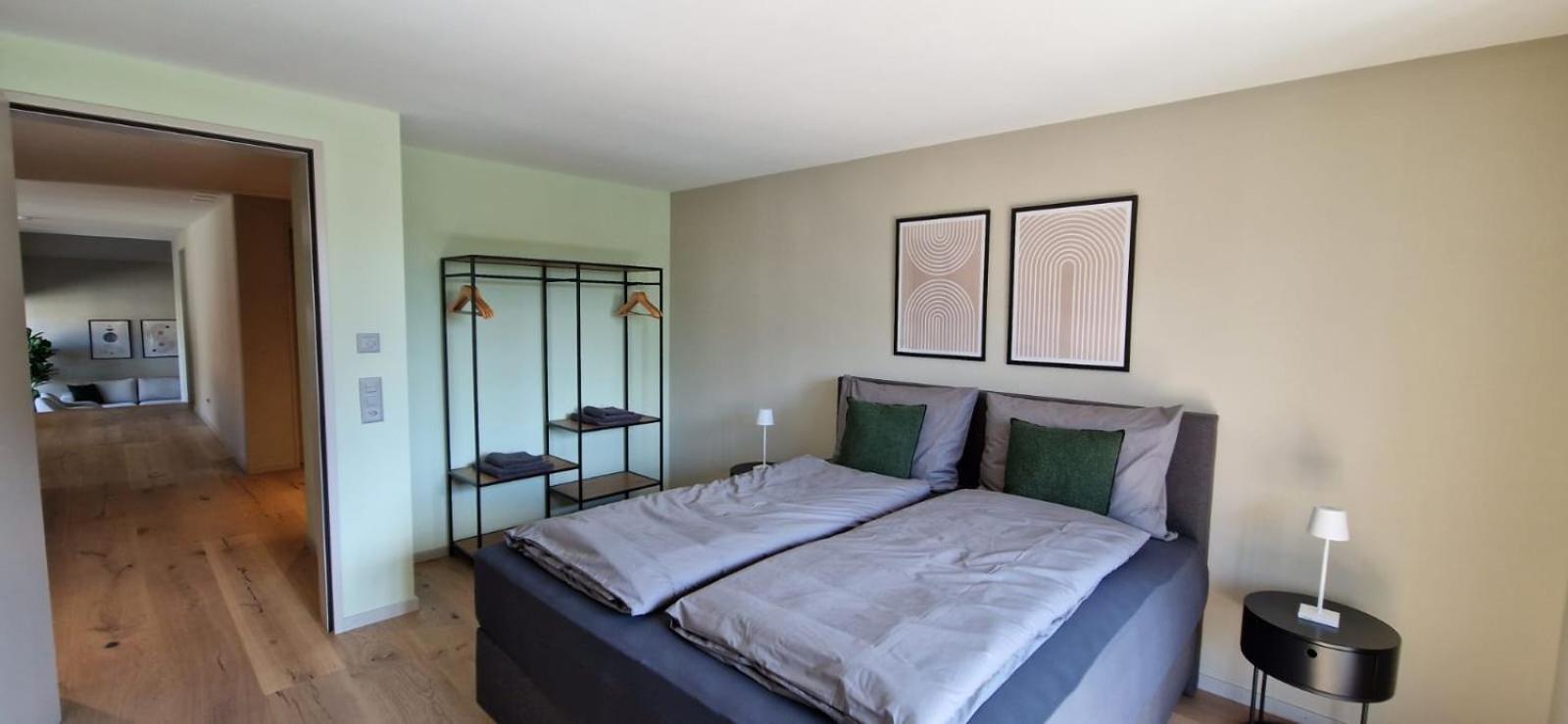 Visionary Hospitality Bassersdorf, Zürich - Premium Apartments in Swiss Style with Free Parking, Washer, Kitchen, Terrace, Vaulted Cellar Event Room, Bus S